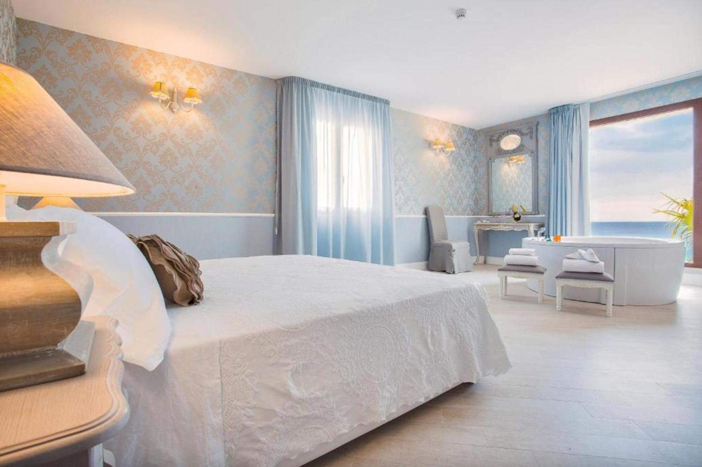 Suite with Spa Bath