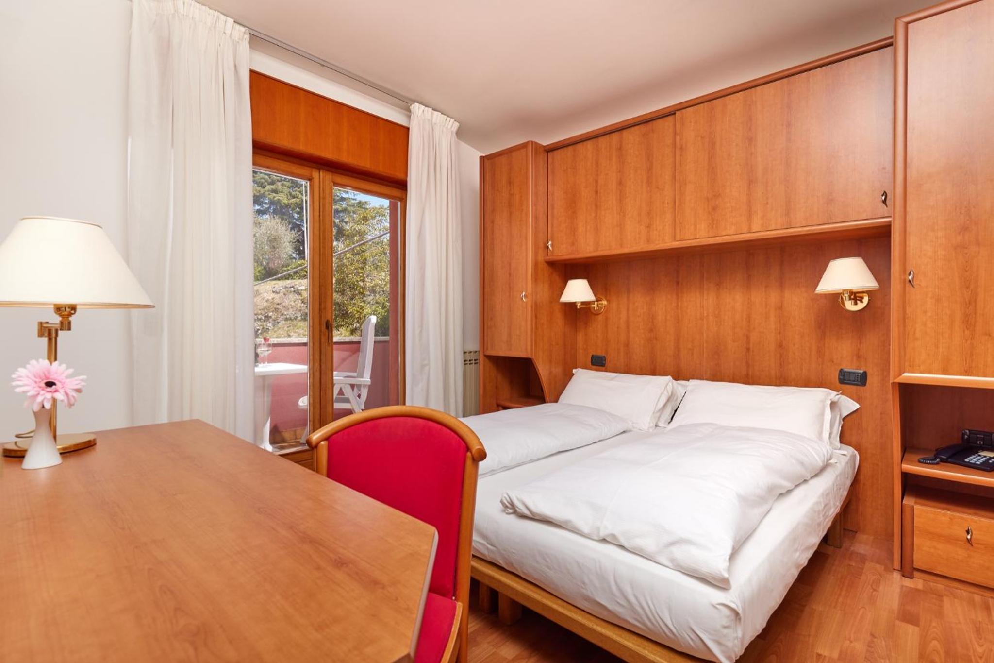 Double or Twin Room with Balcony photo 3