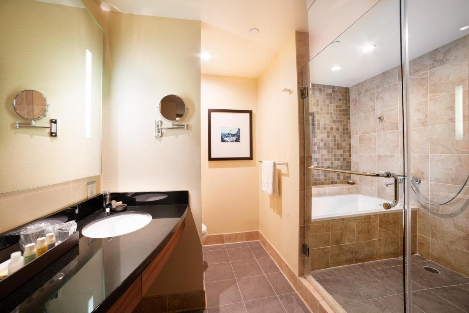 Queen Suite - Photo 3