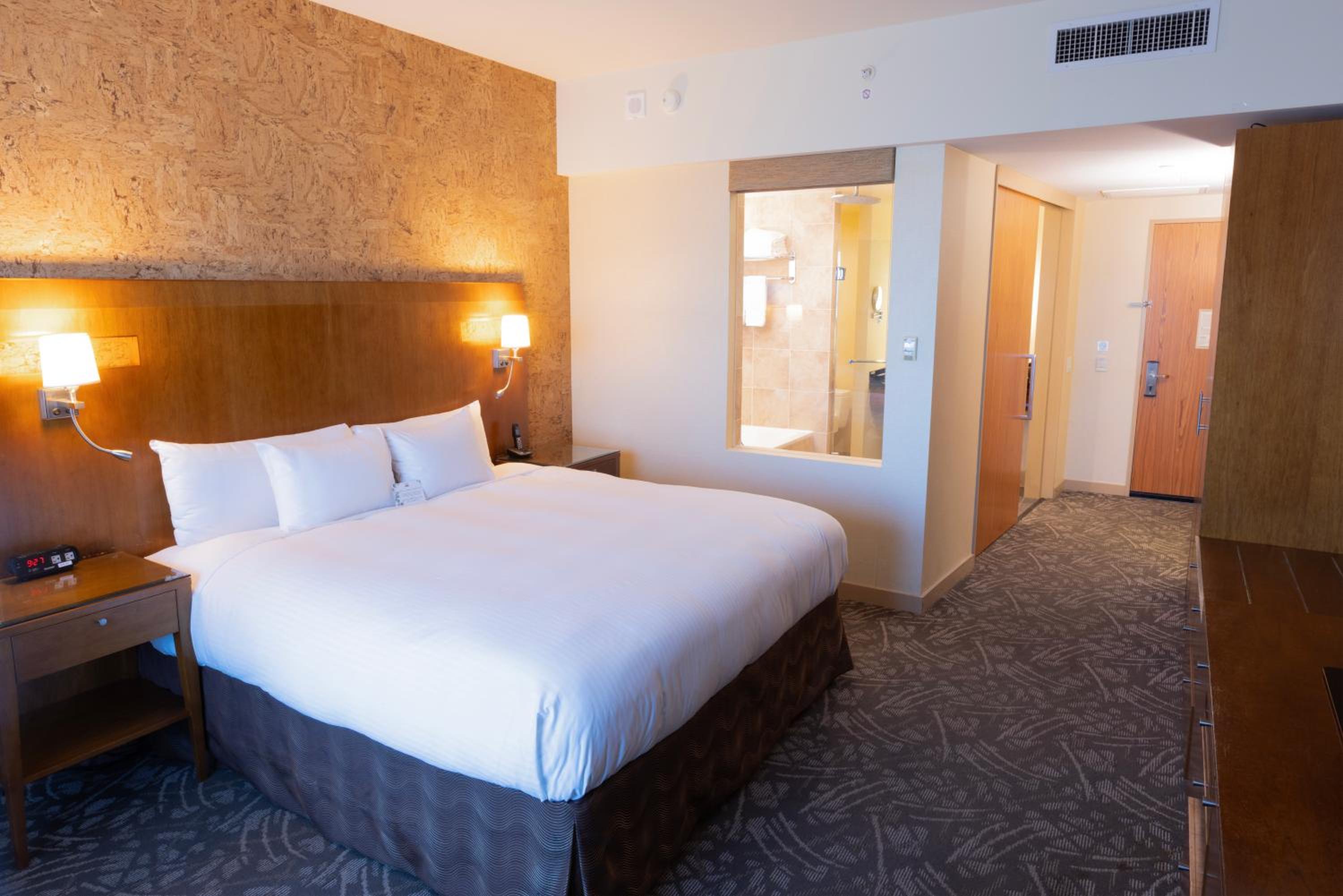 King Room with Roll-In Shower - Disability Access - Photo 2