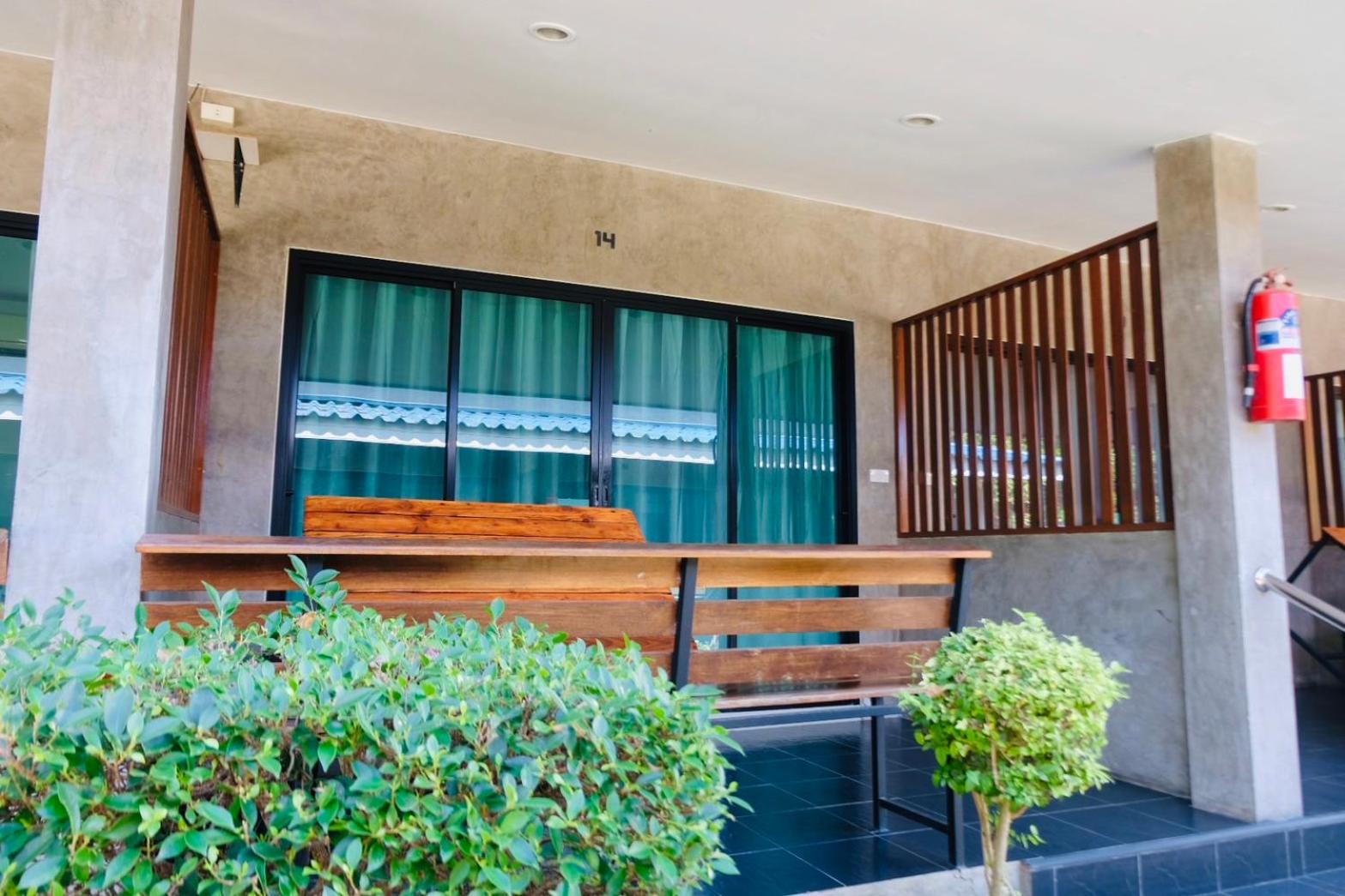 Bungalow With Garden View - Photo 1