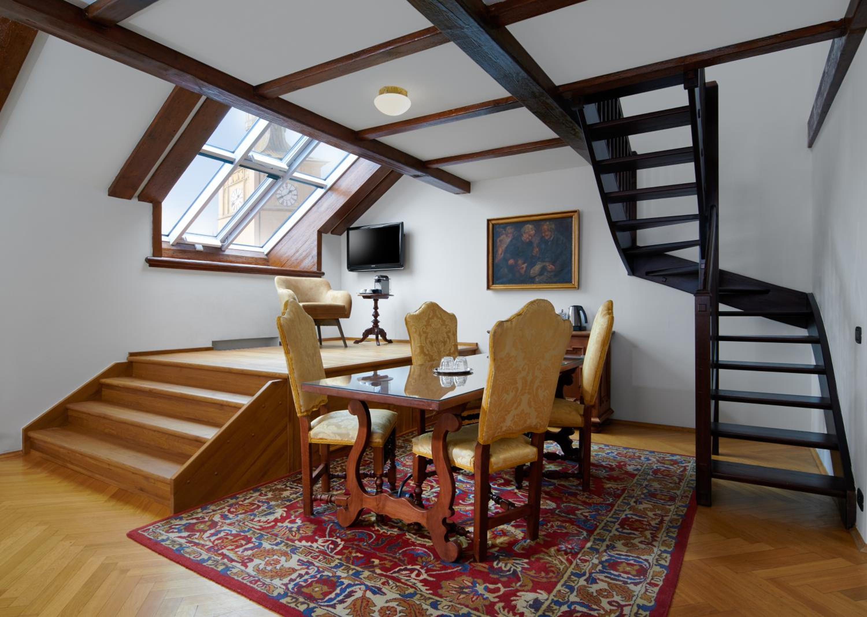 Prestige Suite with Castle View thumbnail 5