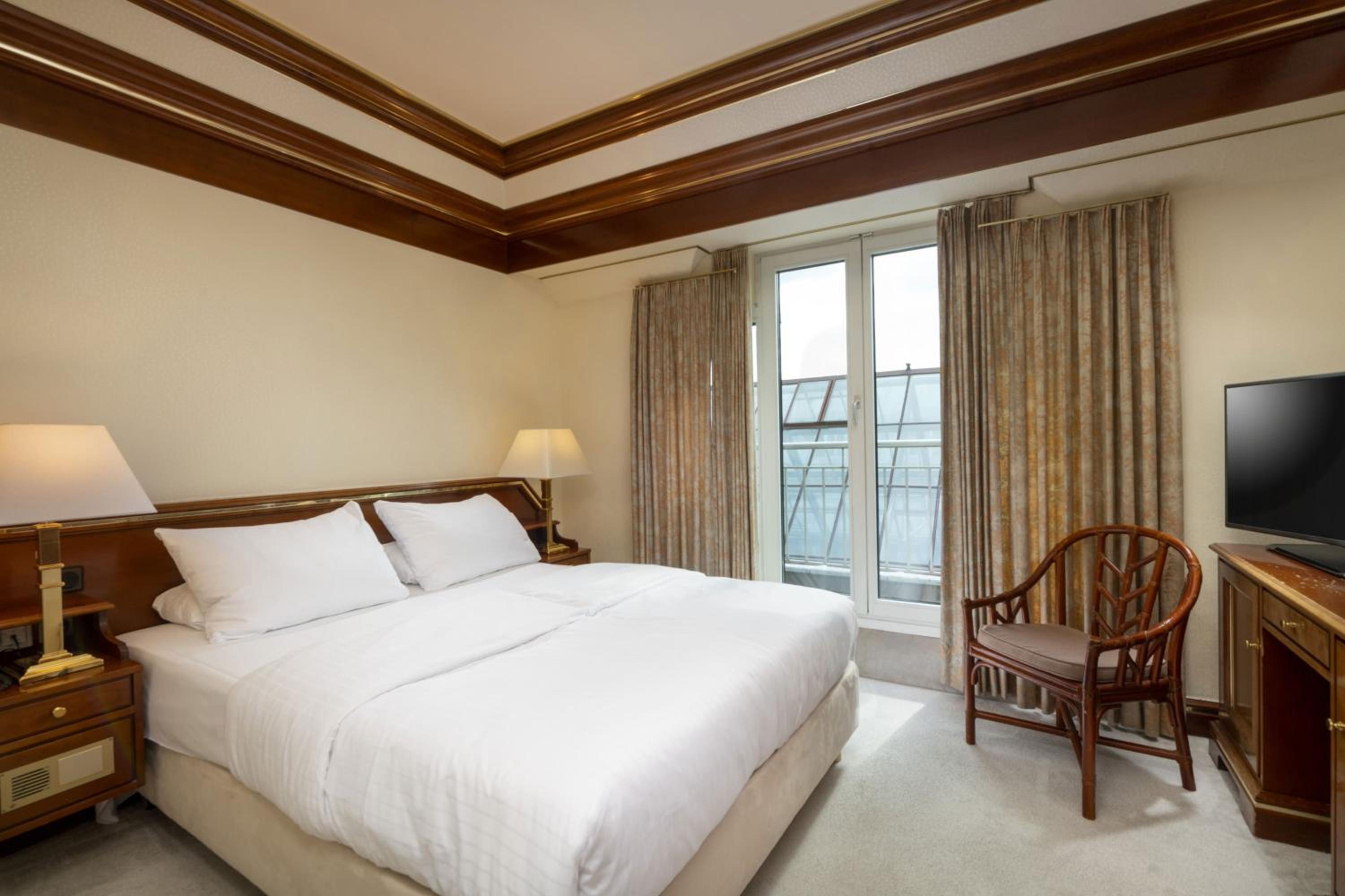 Deluxe Suite - Photo 3