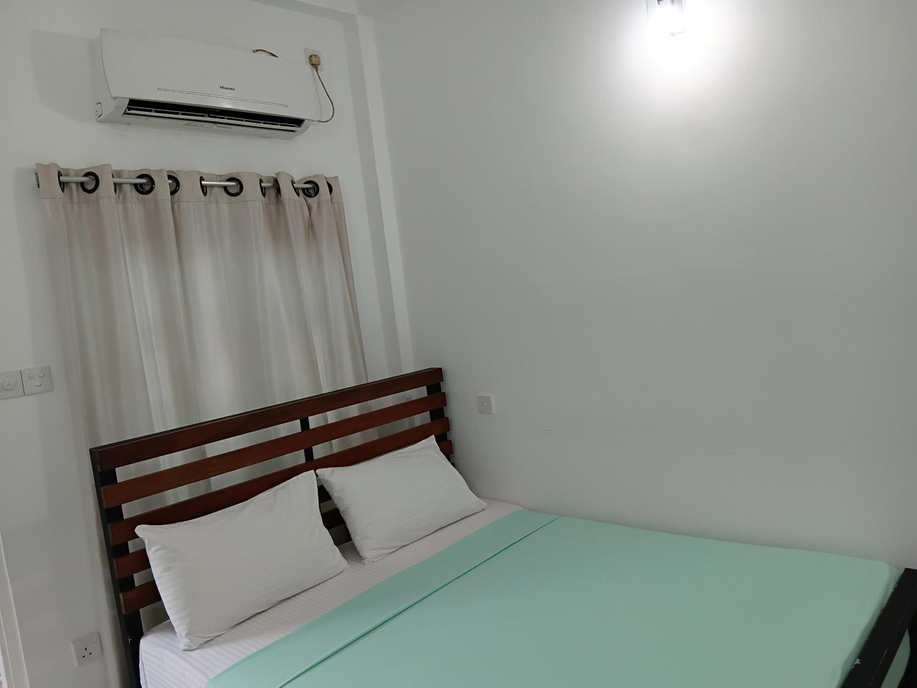 Small Double Room - Photo 4