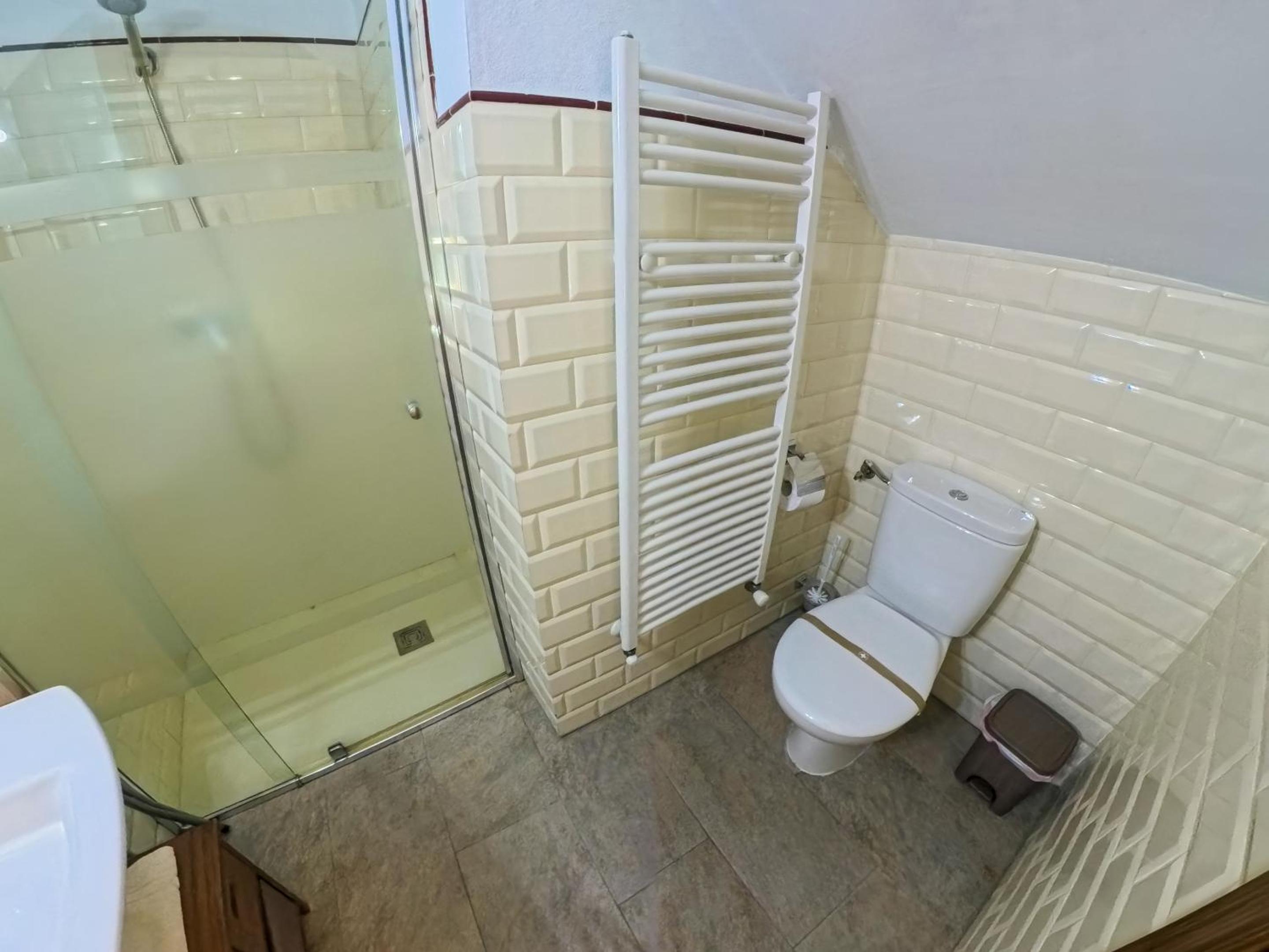 Double Room - Photo 3