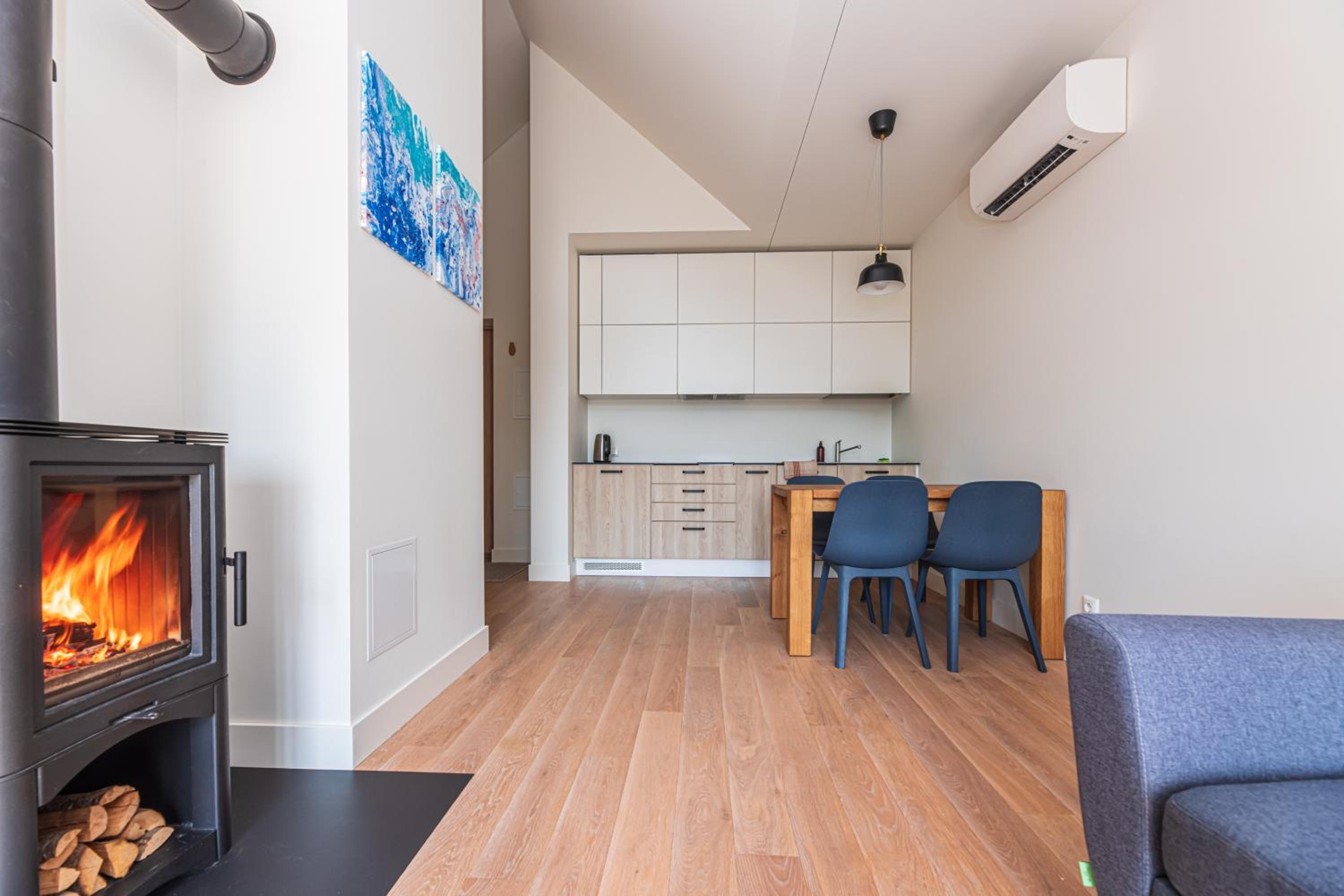 One-Bedroom Apartment with Balcony and Sea View photo 2