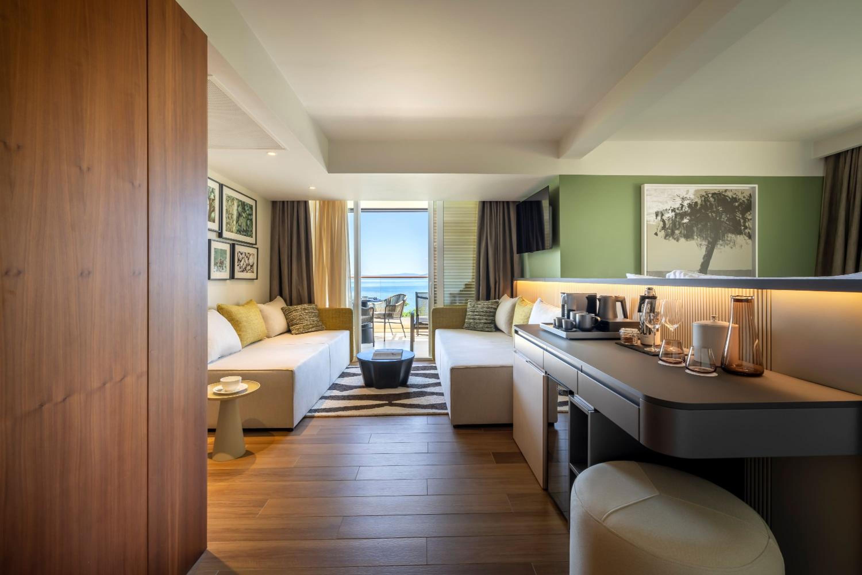V Level Junior Suite for 2+2 Seaview - Villas