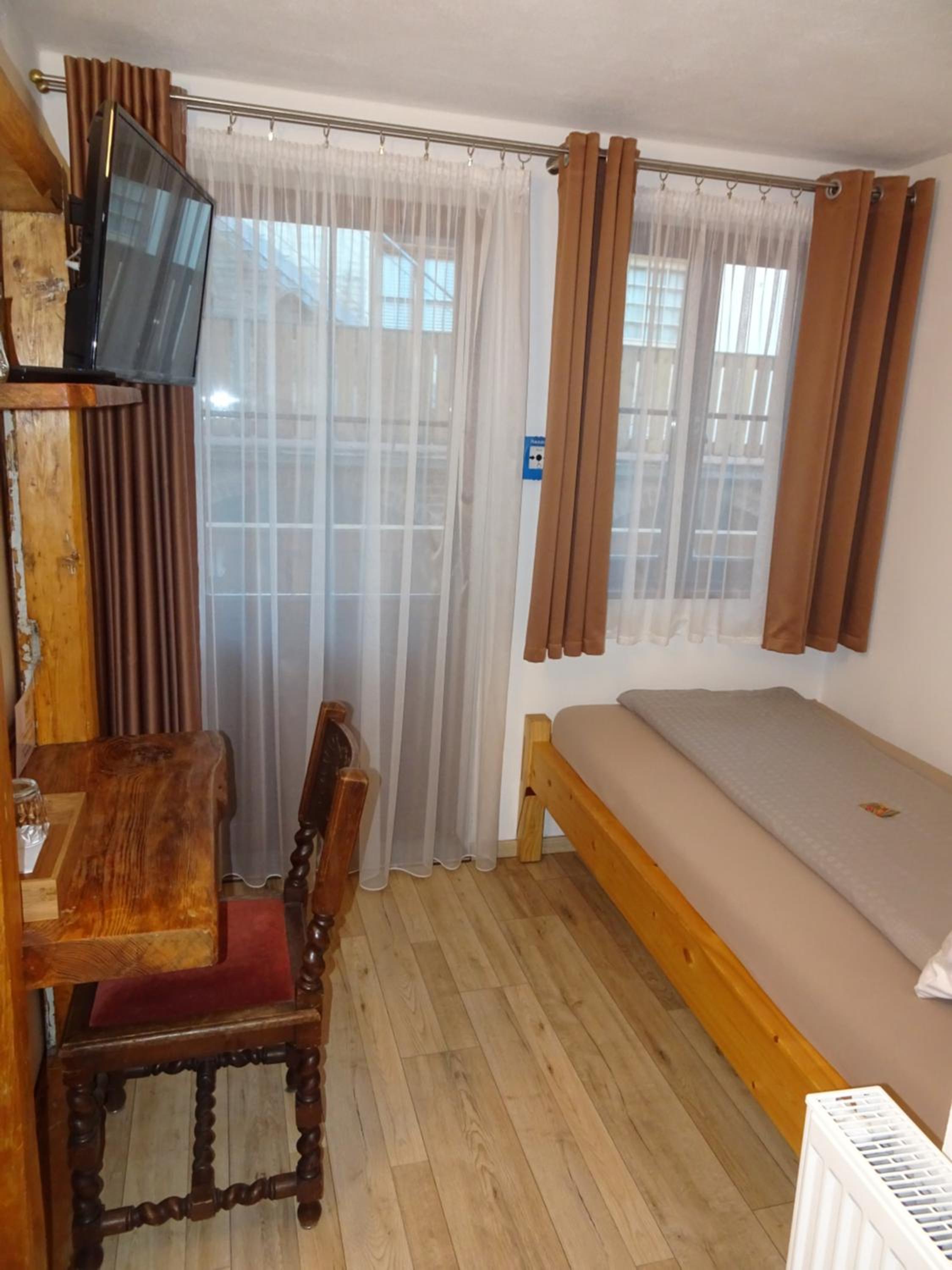 Small Single Room photo 3