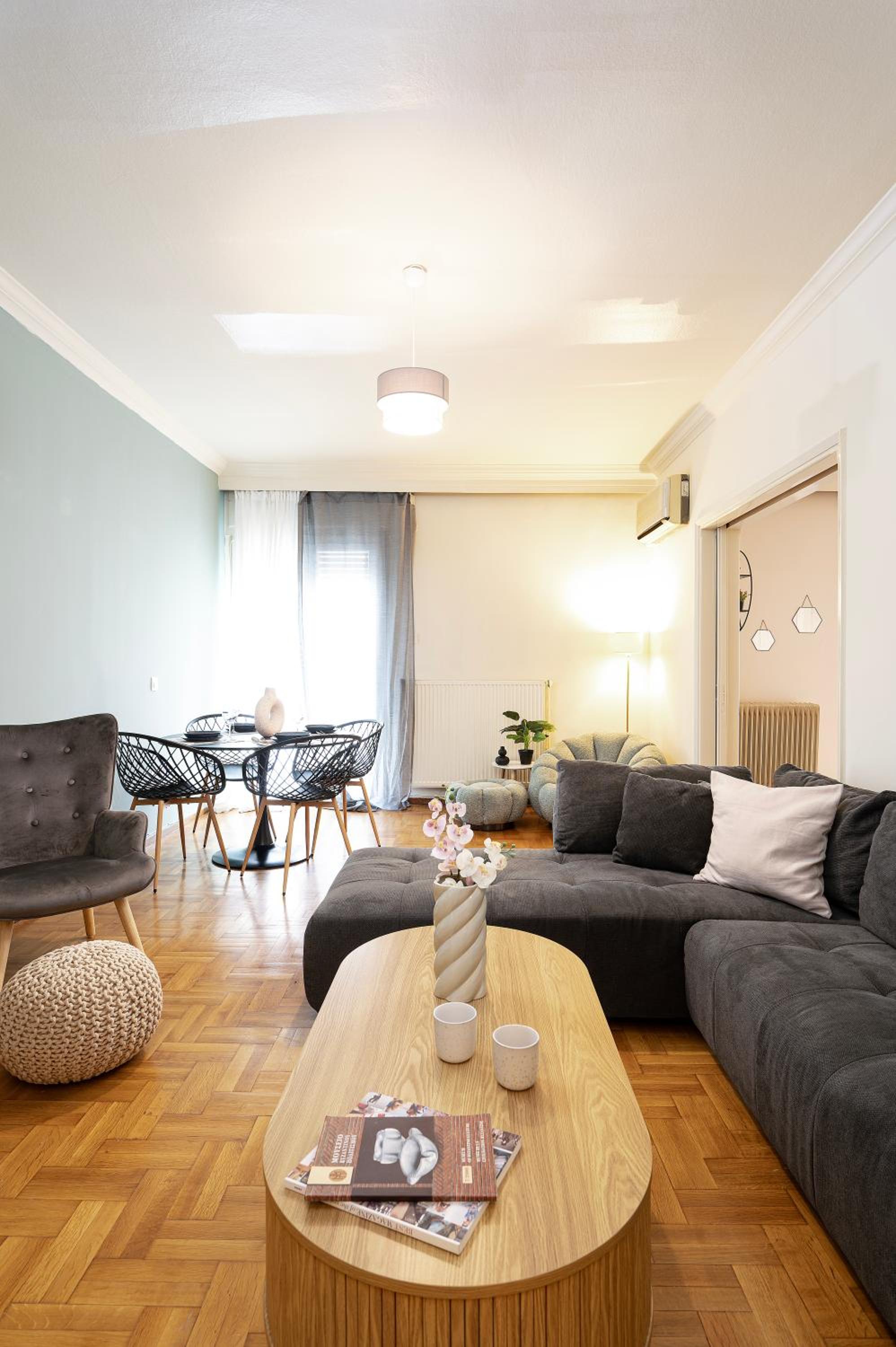 Four-Bedroom Apartment with Balcony 