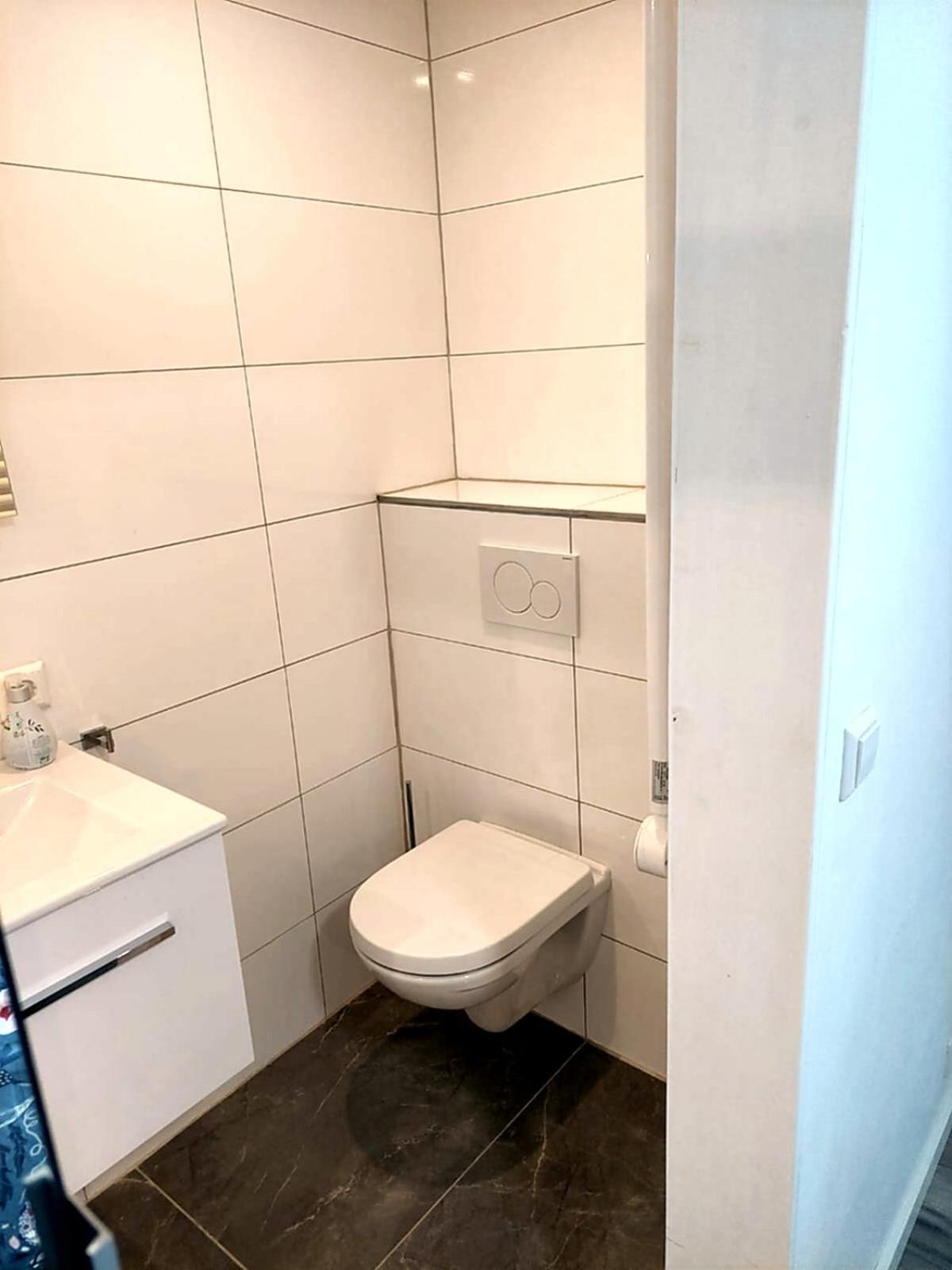 One-Bedroom Apartment photo 3