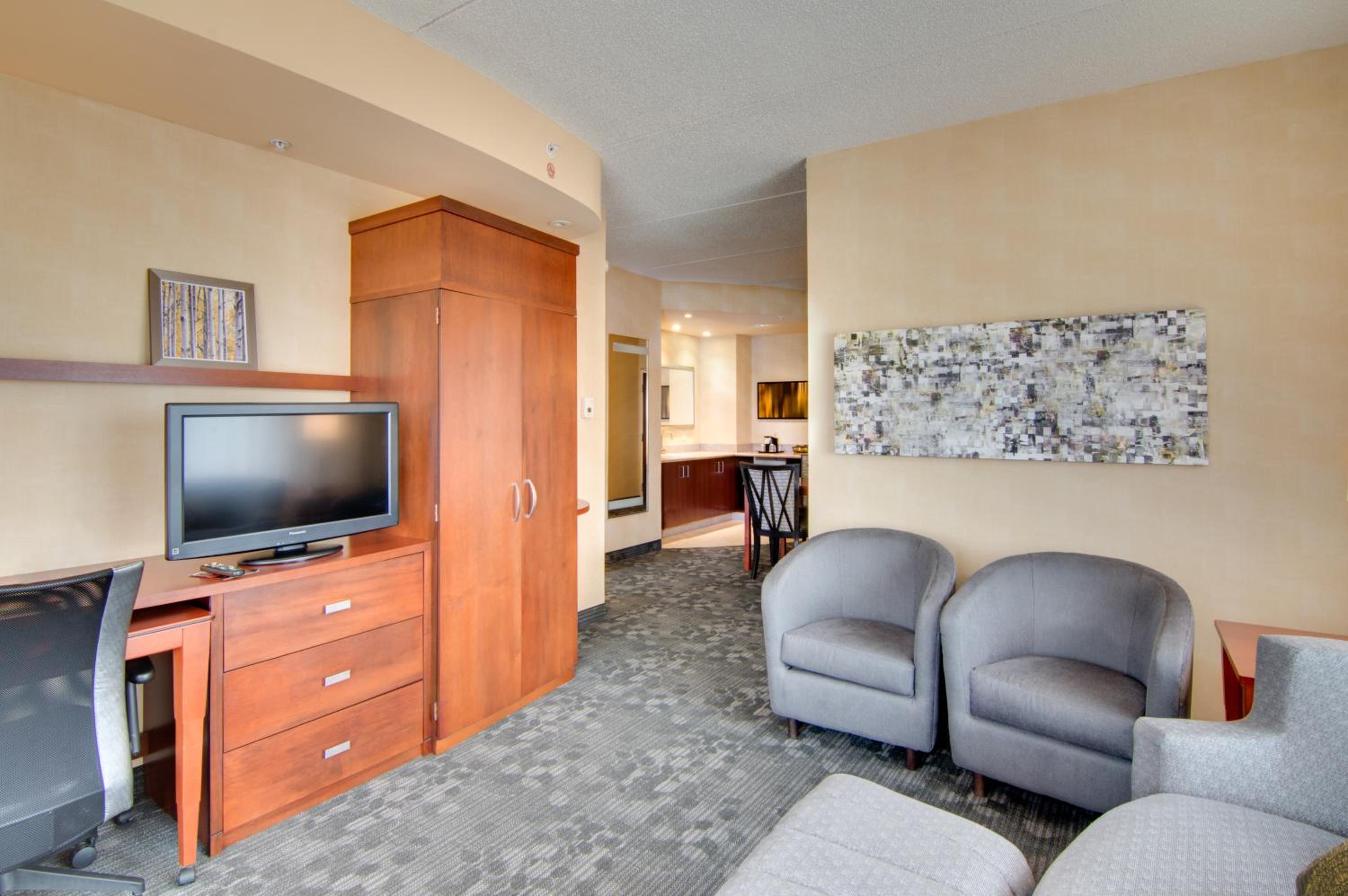 One-bedroom King Suite - Photo 2