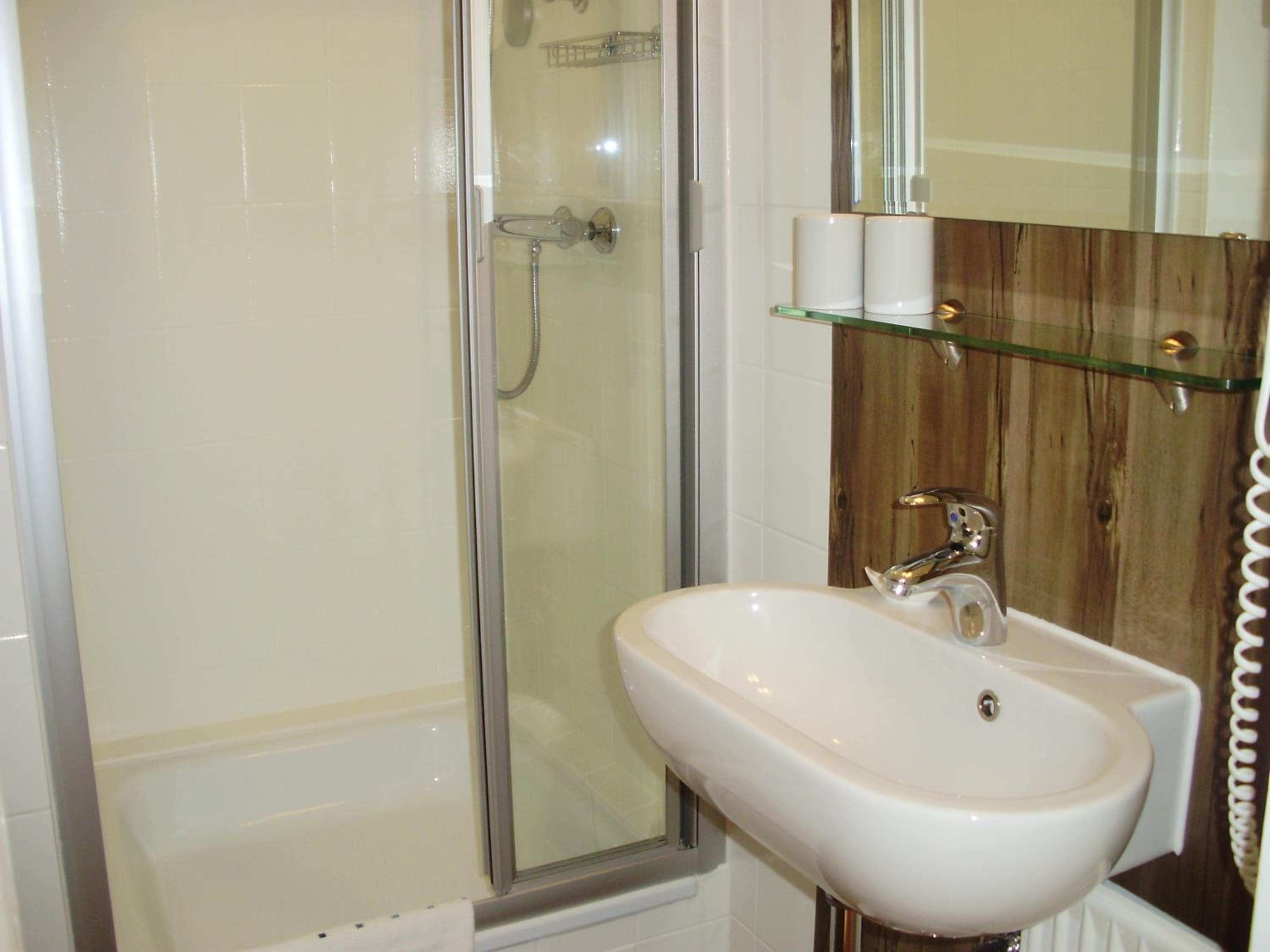 Double Room with Balcony - Photo 2