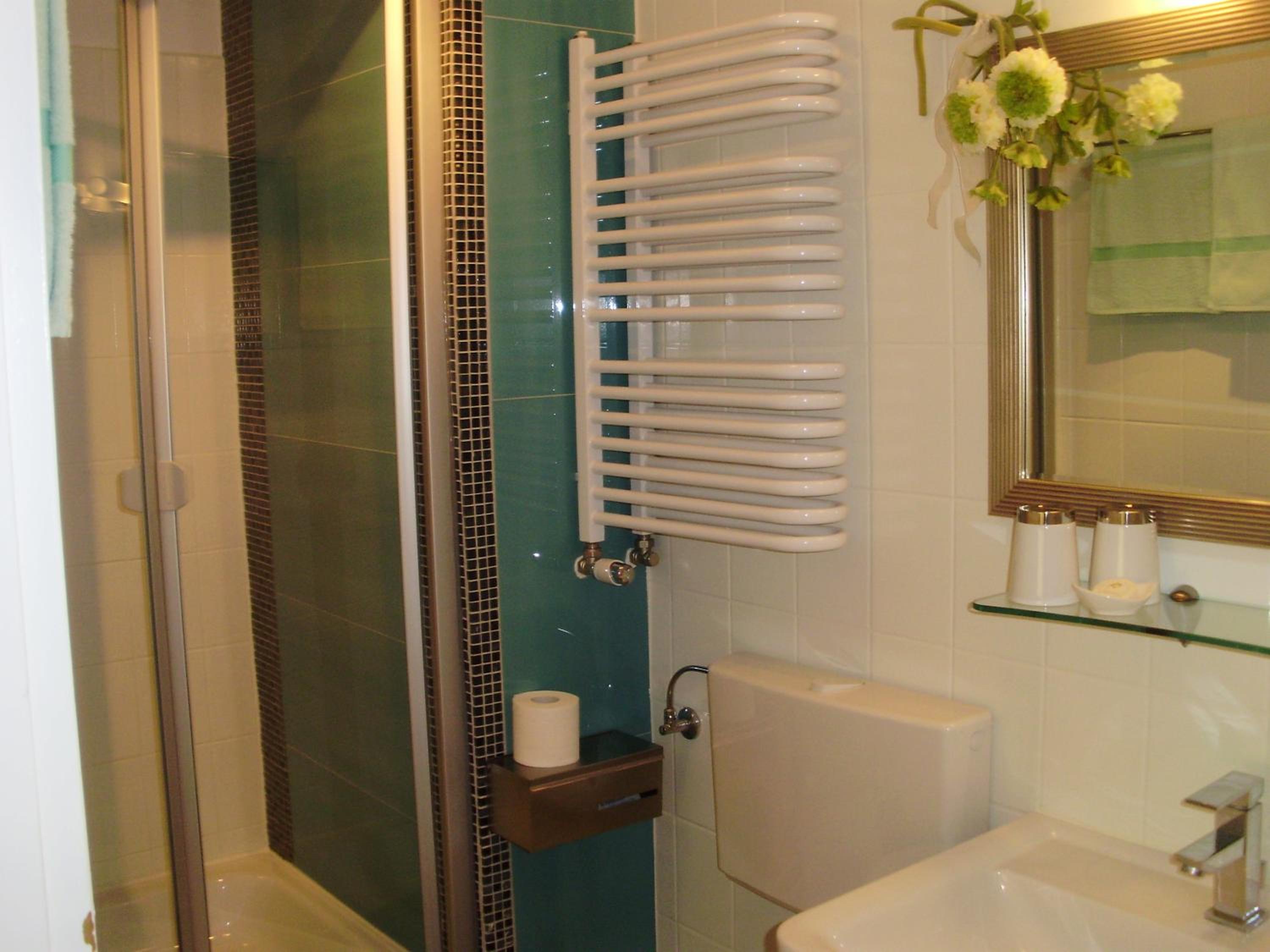 Double Room with Balcony - Photo 6