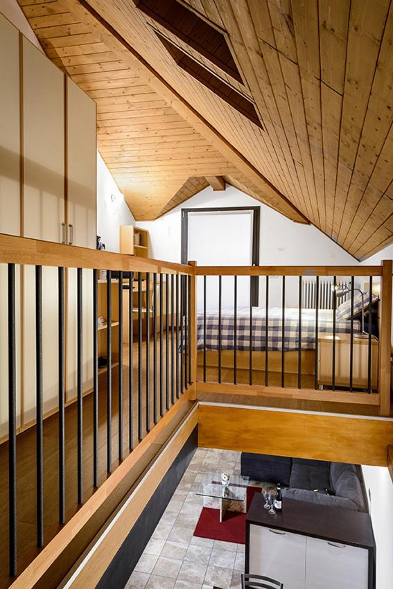 One-Bedroom Loft Apartment with Balcony photo 2