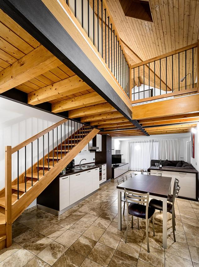 One-Bedroom Loft Apartment with Balcony photo 3