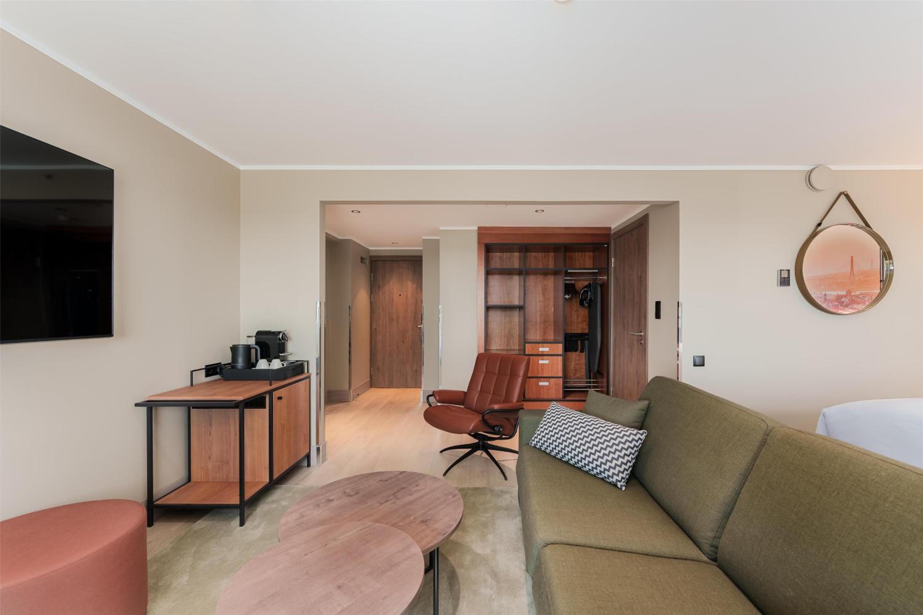 Junior Suite with Spa Access - Photo 3