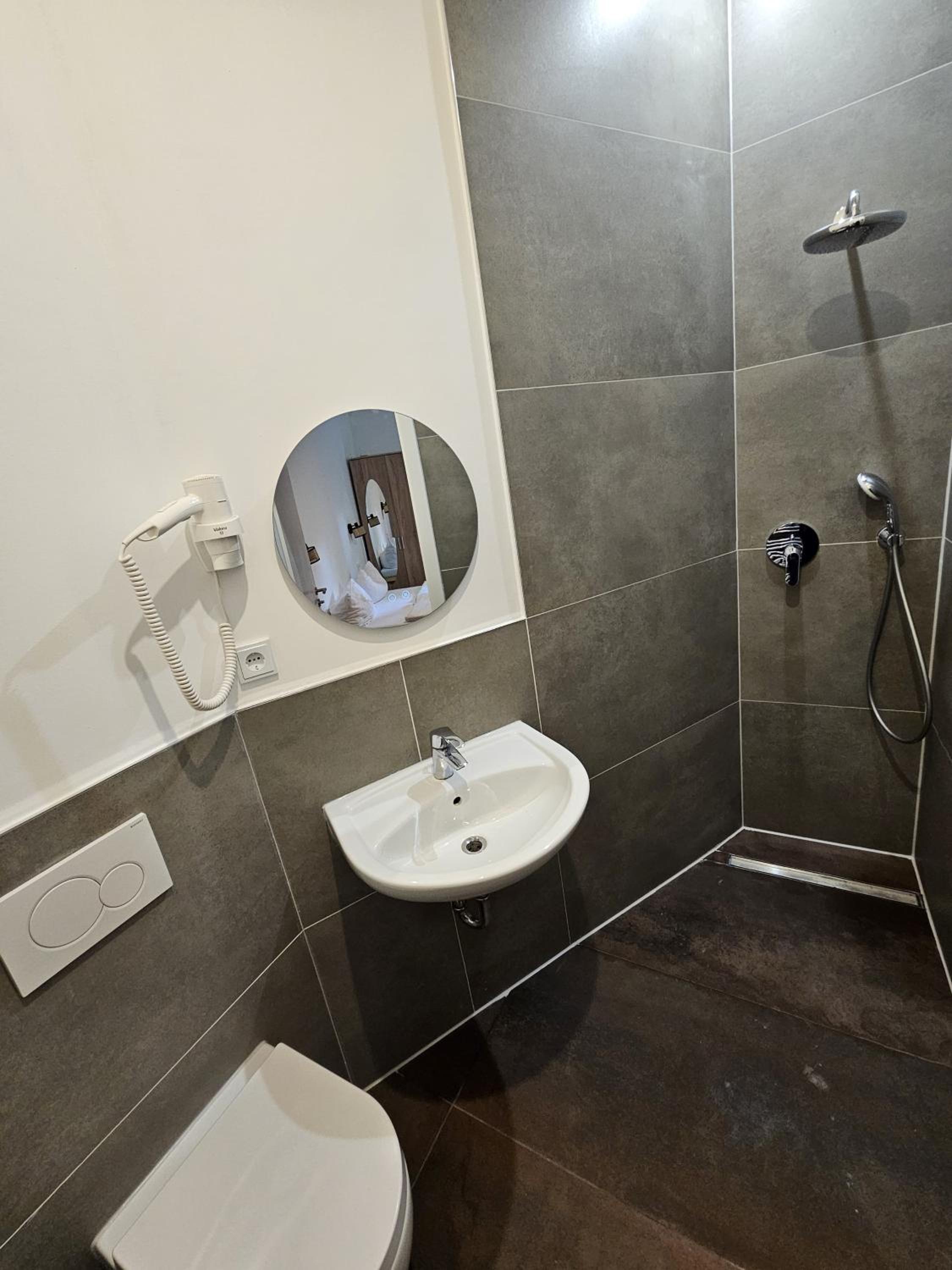 Double or Twin Room with Bathroom photo 2