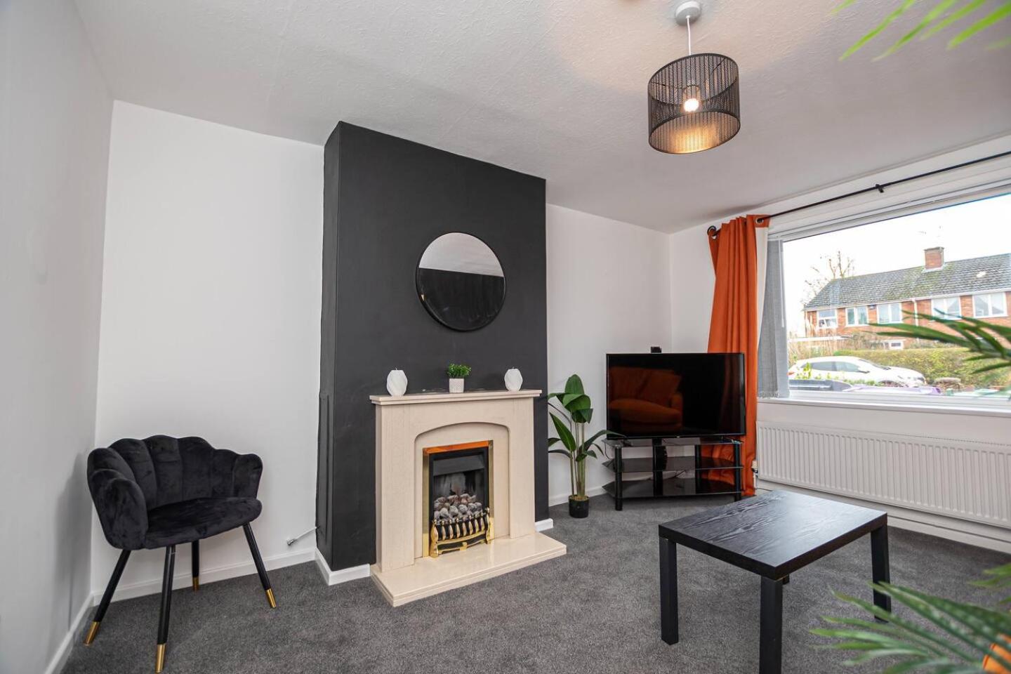 Four-Bedroom House photo 2