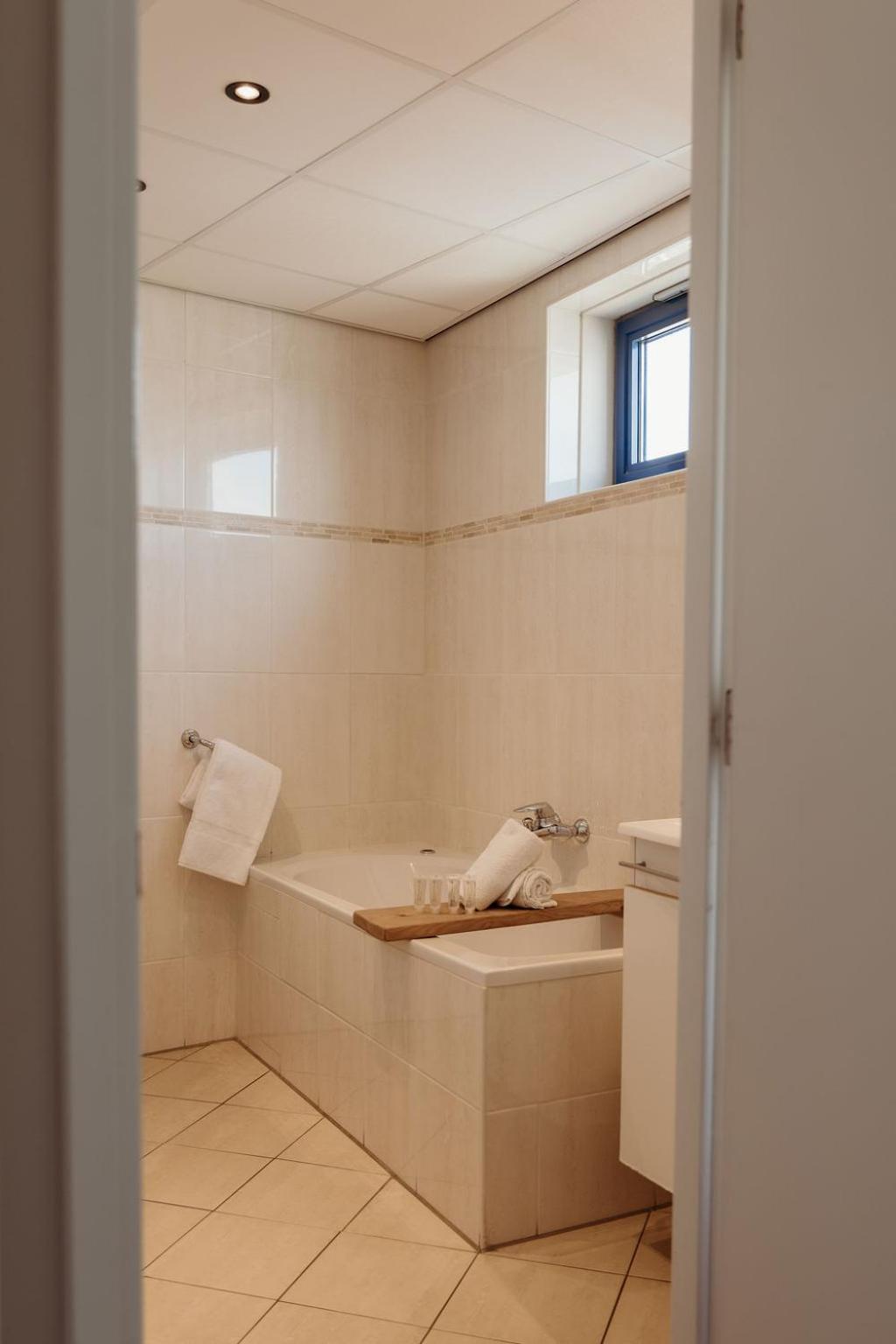 Apartment with Shower