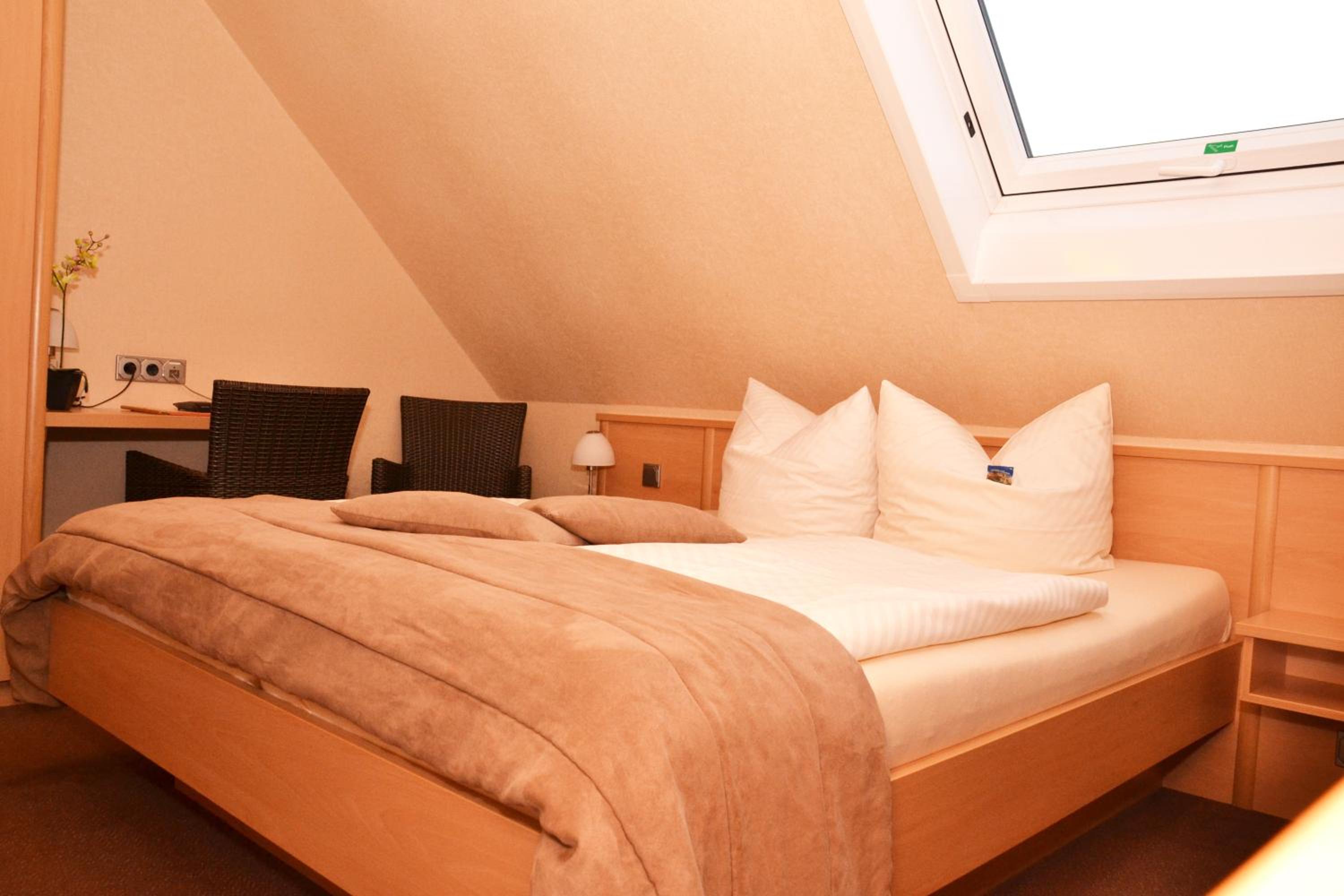 Small Double Room - Photo 6