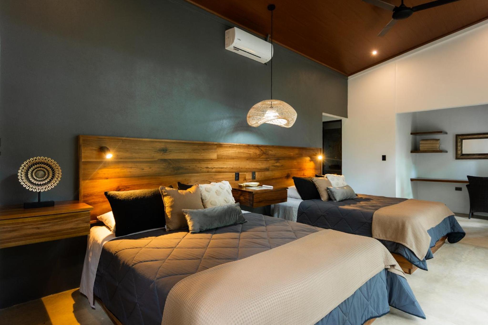 Deluxe Queen Room with Two Queen Beds photo 1