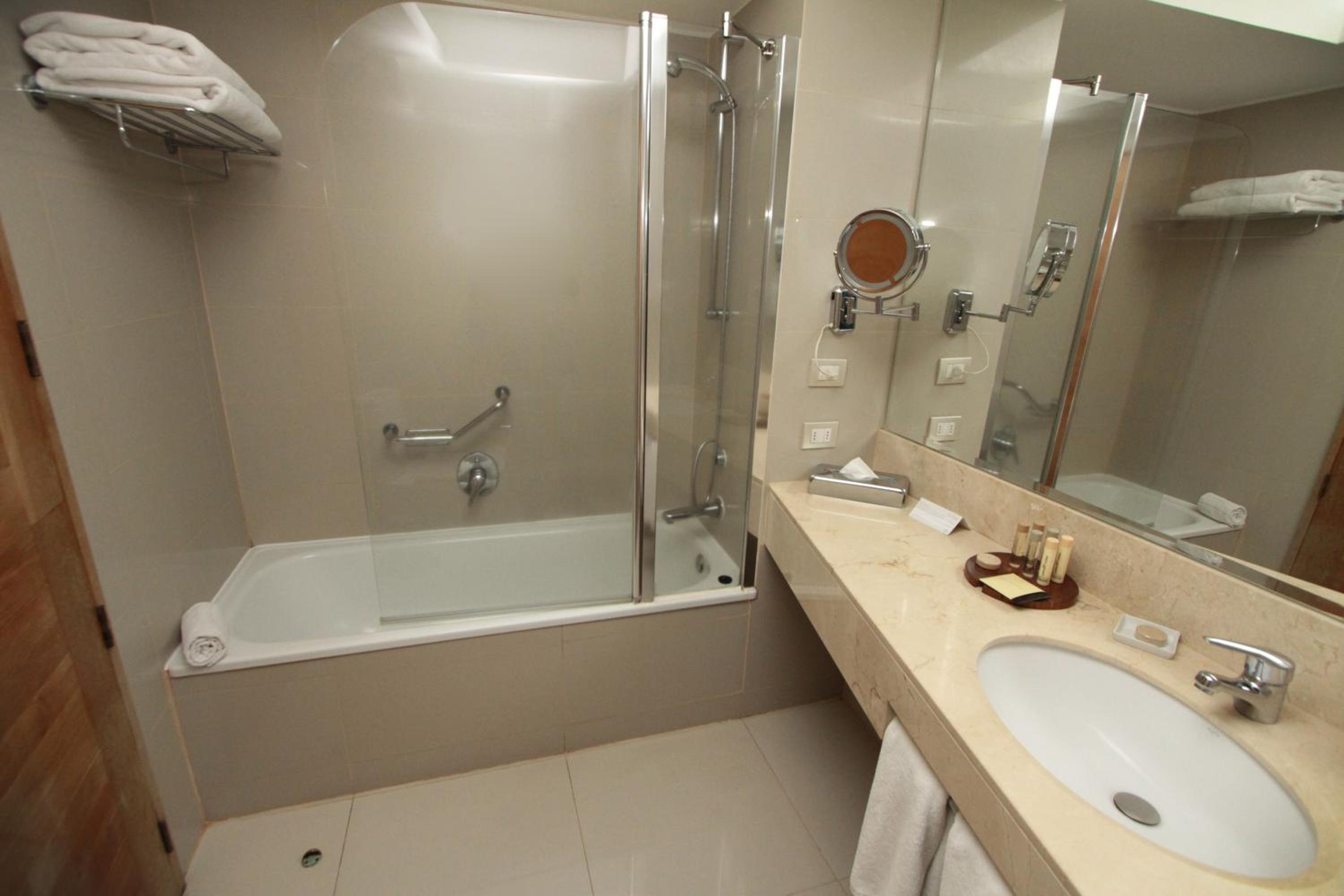 Premium King Room with View - Non-Smoking - Photo 5