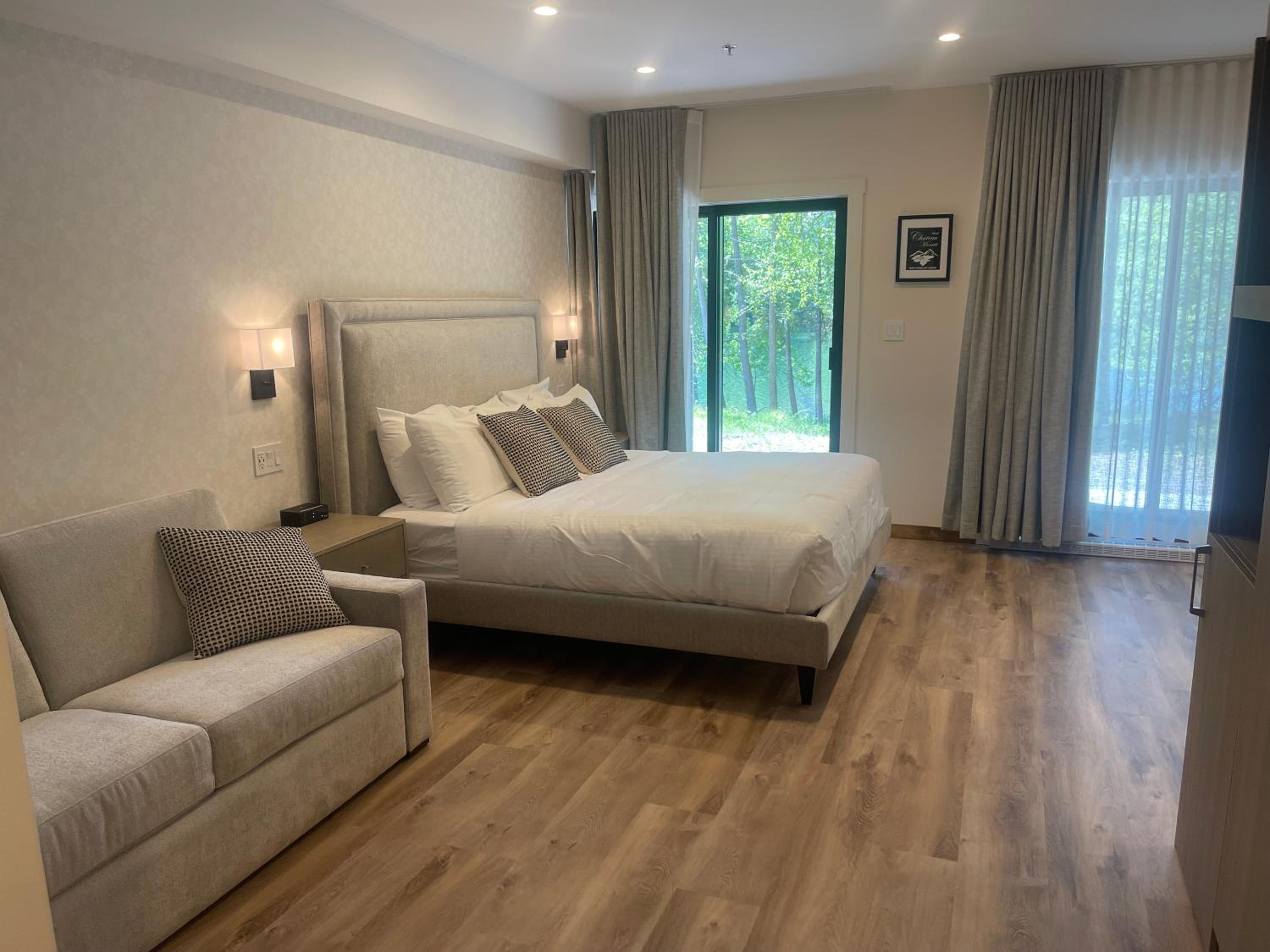 Chambre King Deluxe – Vue Lac Partielle