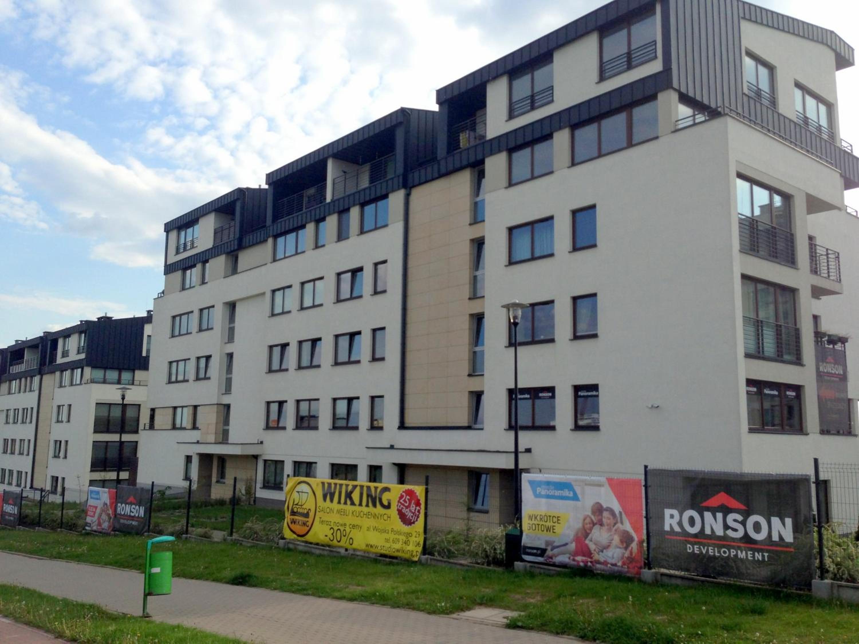Apartment with Balcony photo 2