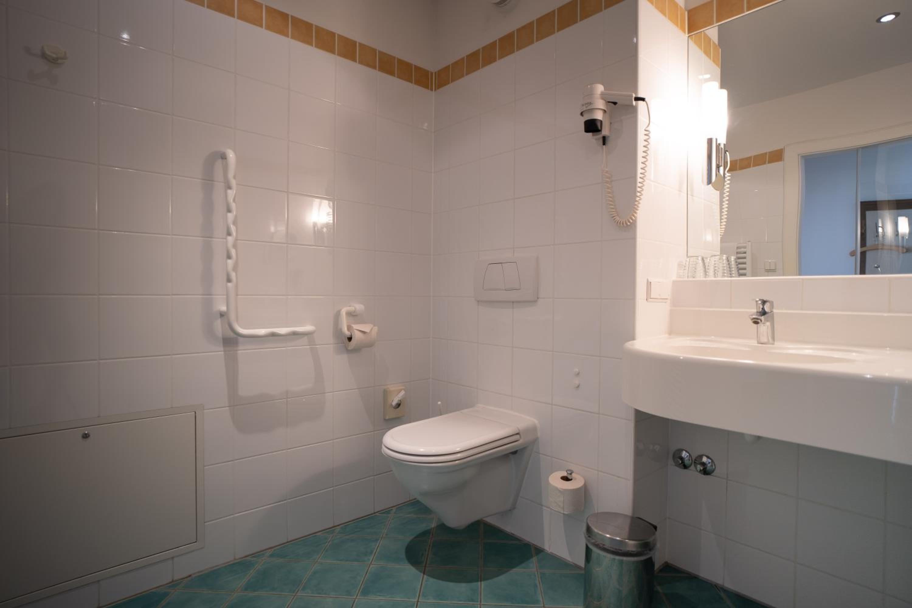 Double Room - Disability Access photo 3