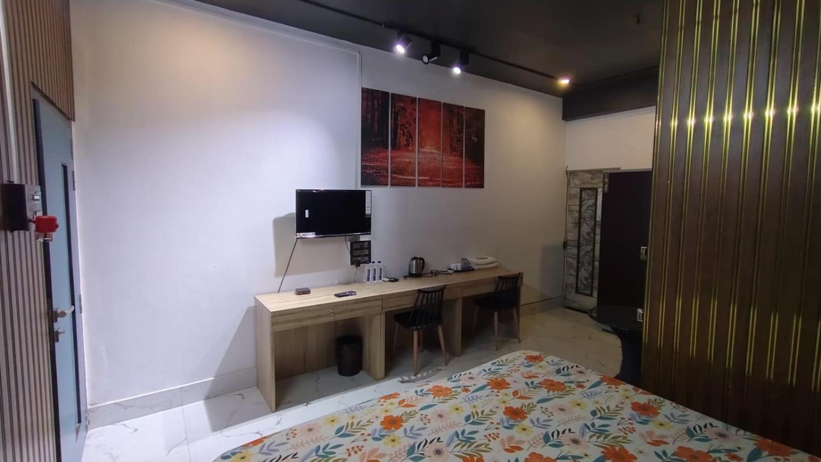 Double Room with Balcony photo 2