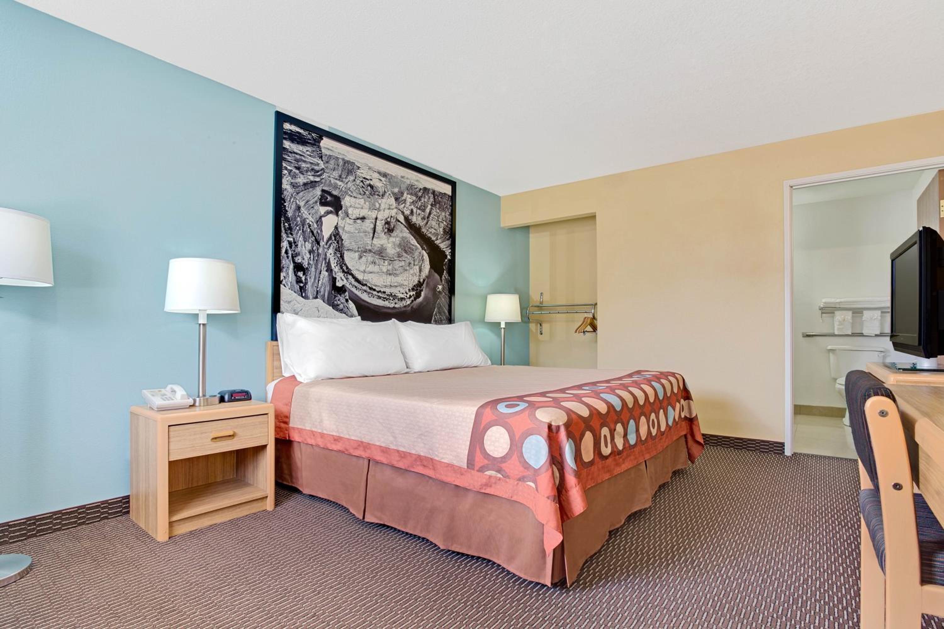Queen Room - Mobility Access/Non-Smoking - Photo 1
