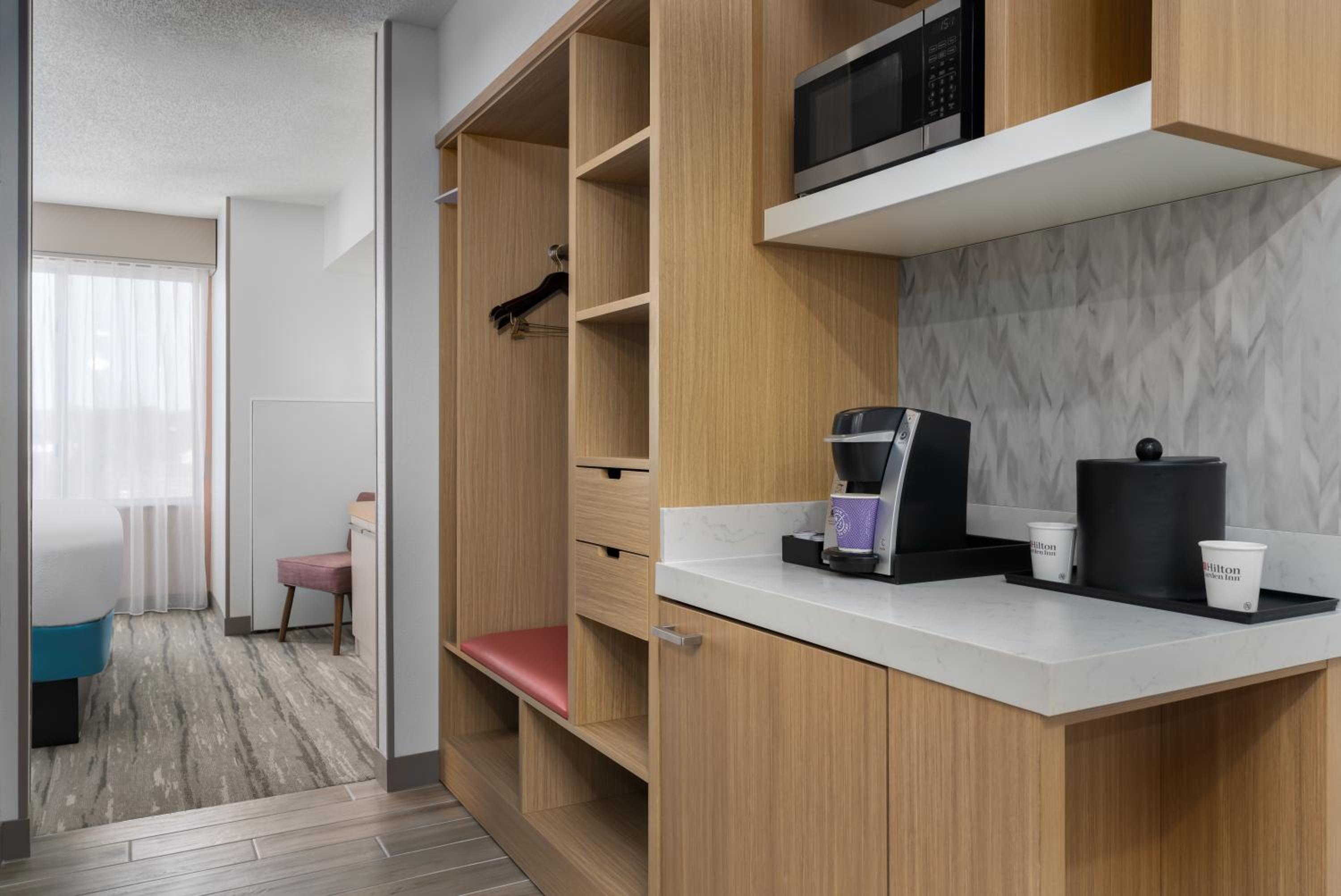 Junior King Suite with Seating Area - Photo 3