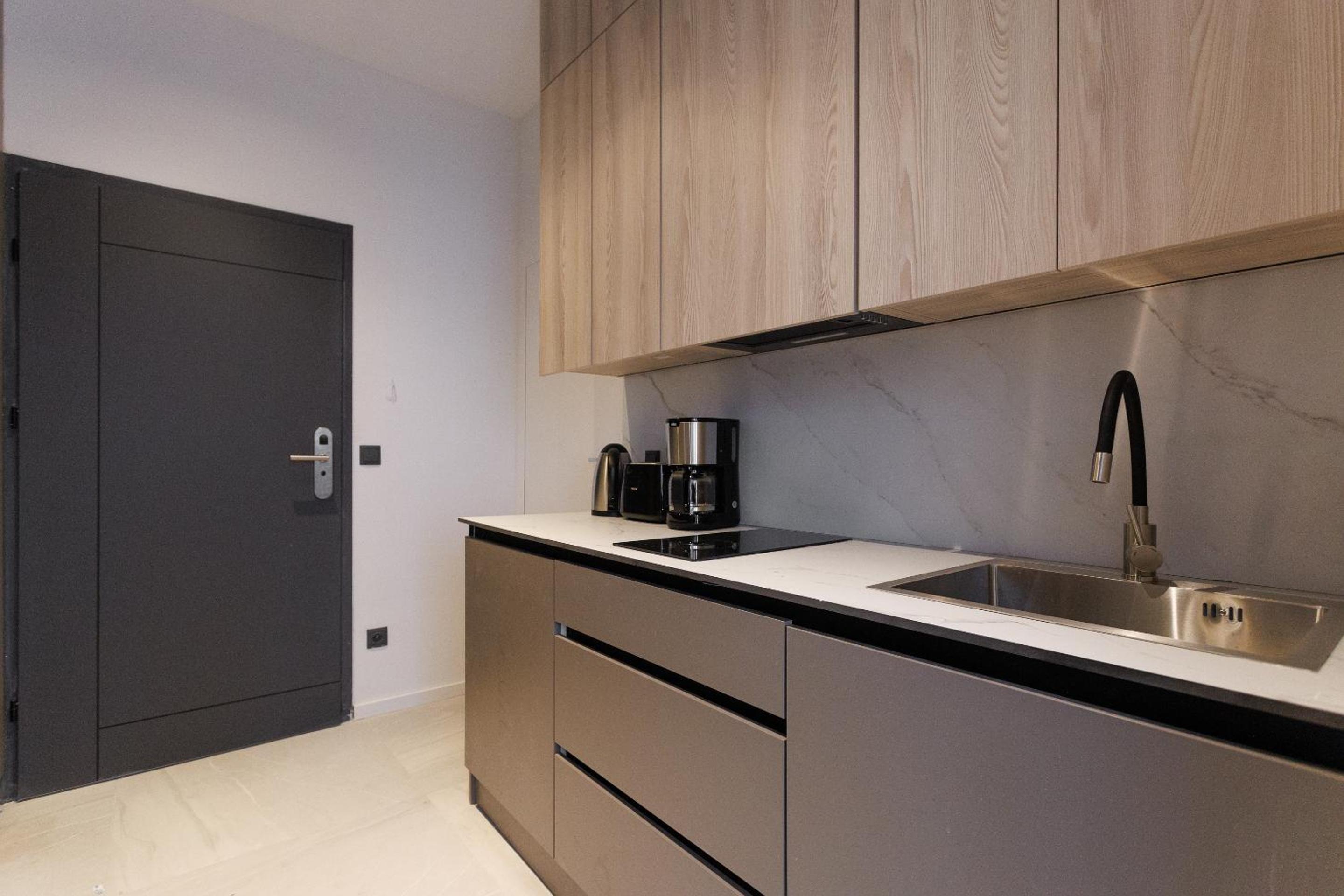 Studio Apartment with King Bed