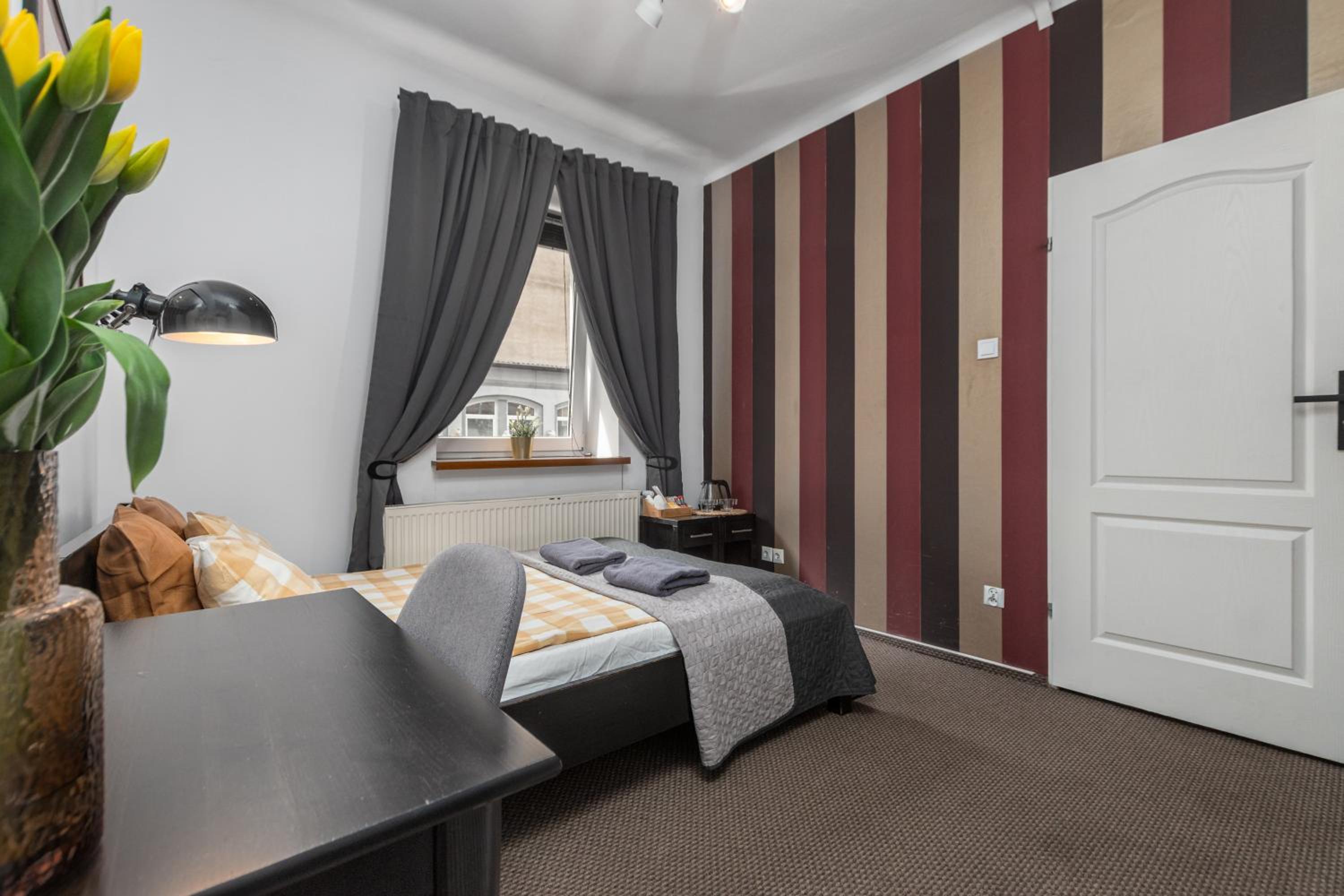 Small Double Room - Photo 2
