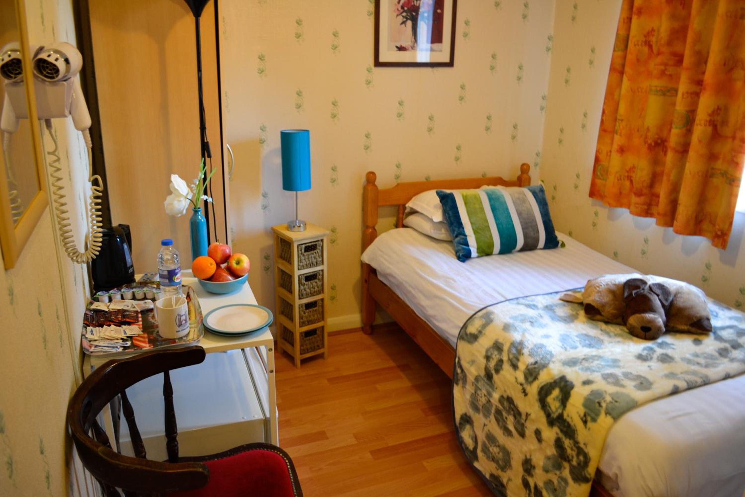 Single Room with Shared Bathroom photo 3