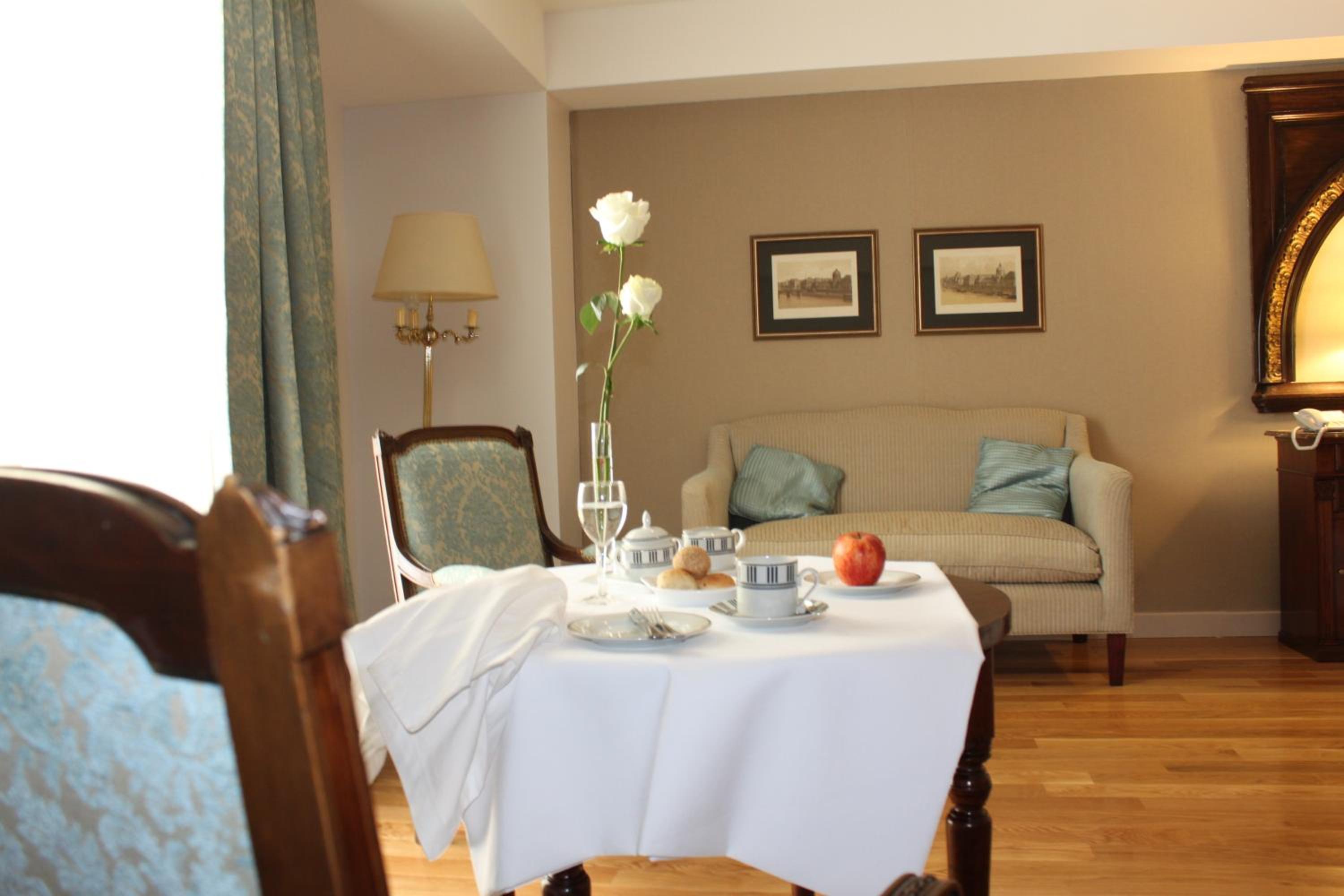 Executive Deluxe Suite