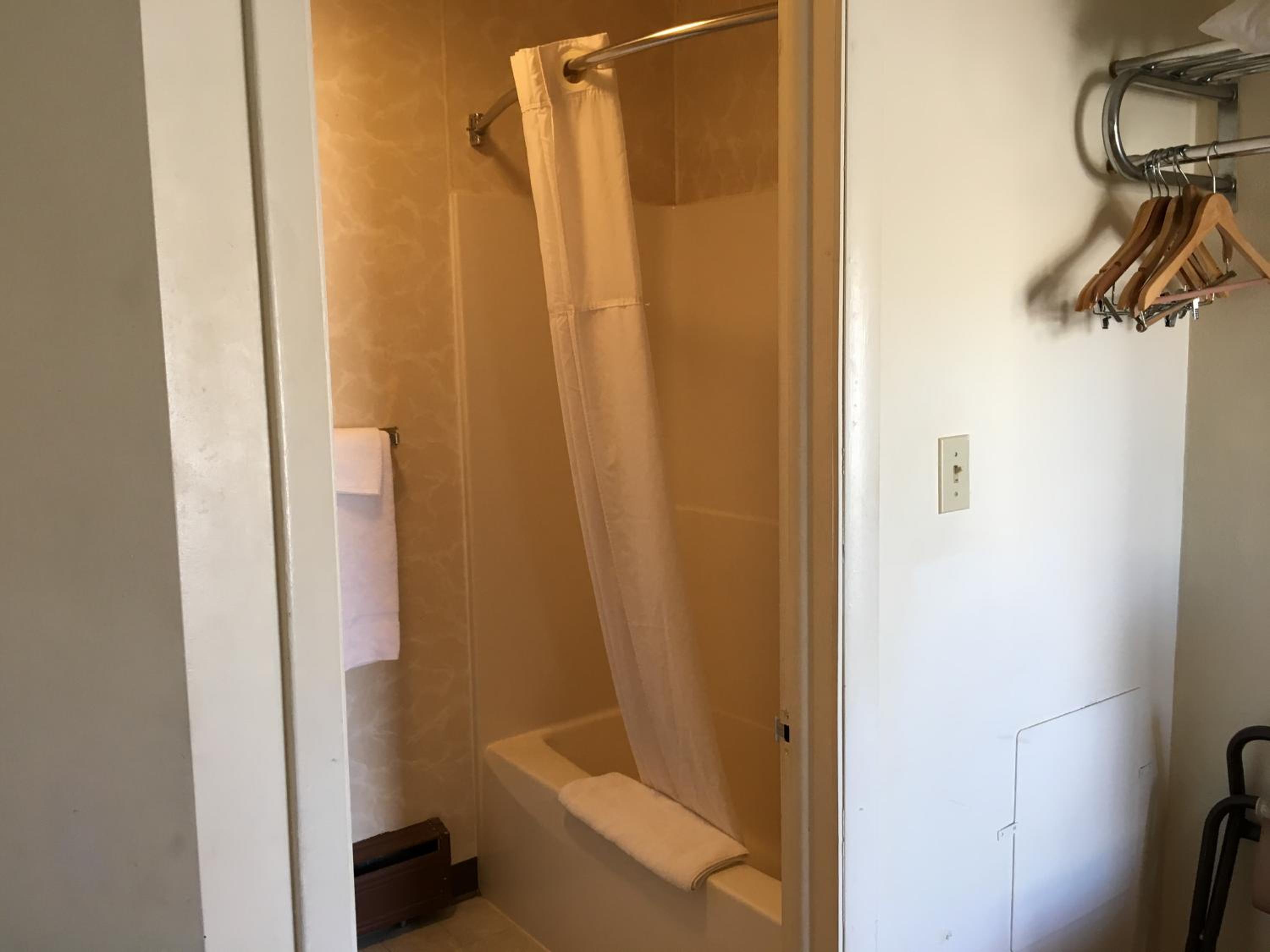 Double Room with Two Double Beds - Photo 9