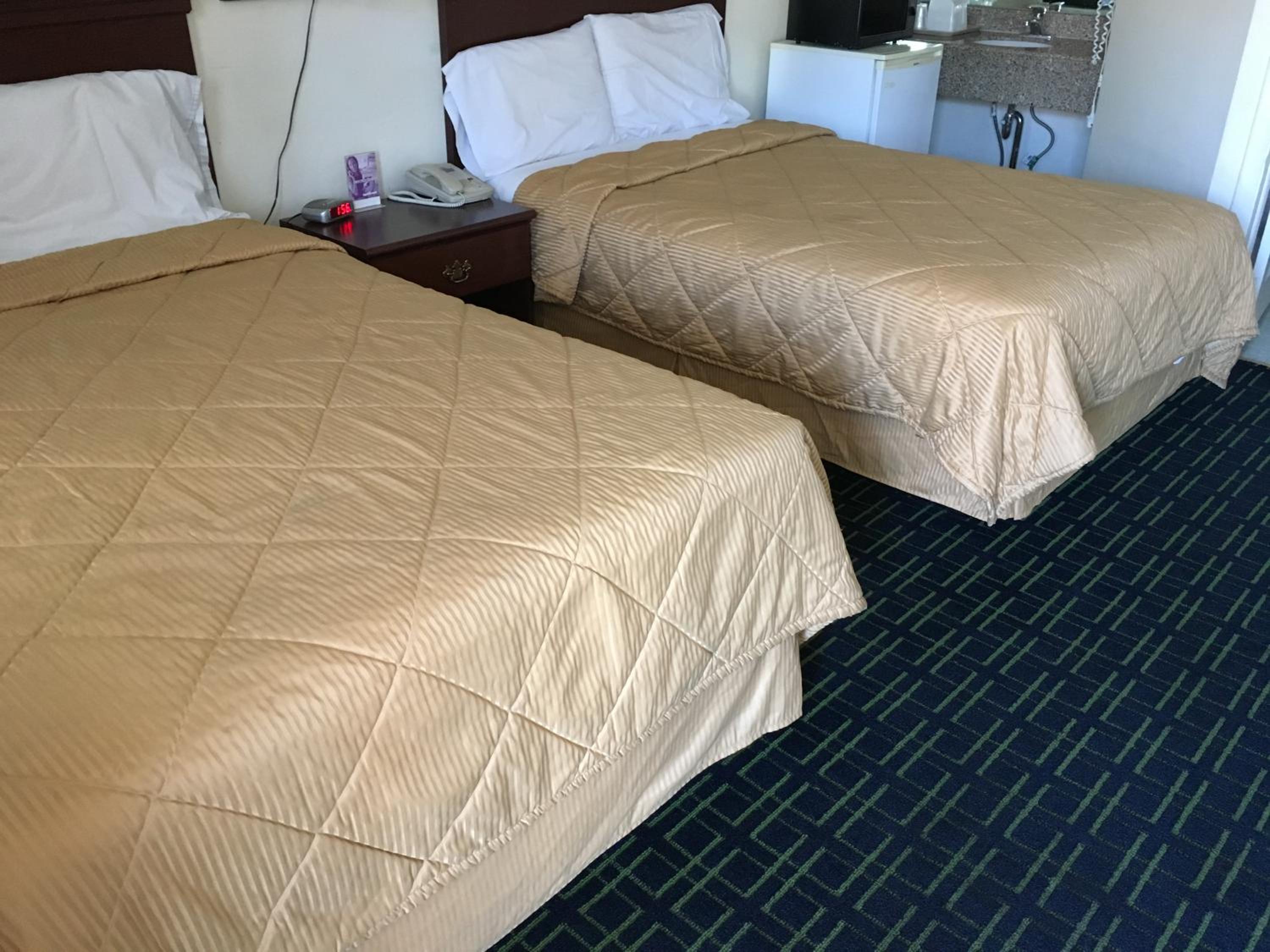 Double Room with Two Double Beds - Photo 10