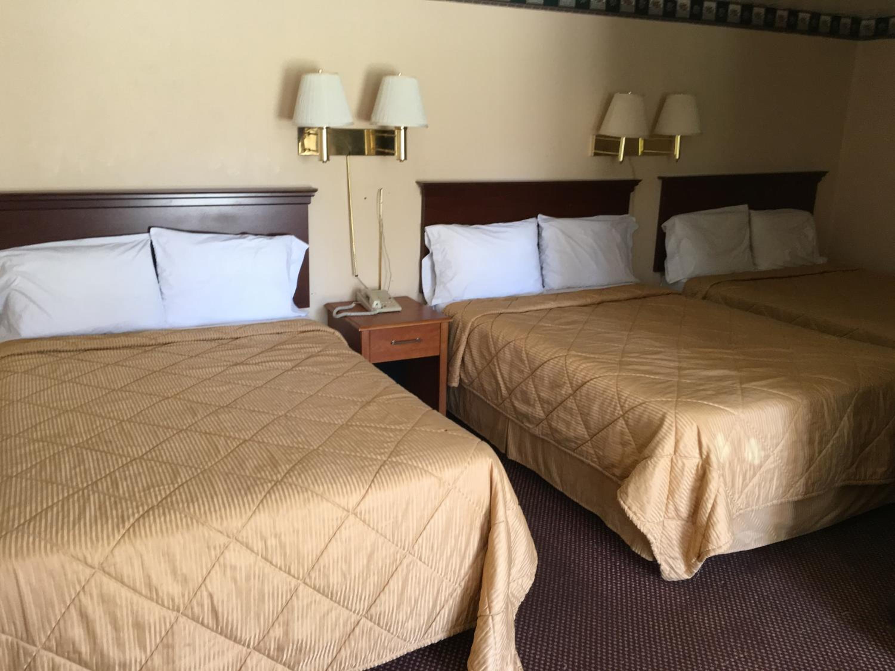 Double Room with Three Double Beds - Photo 6