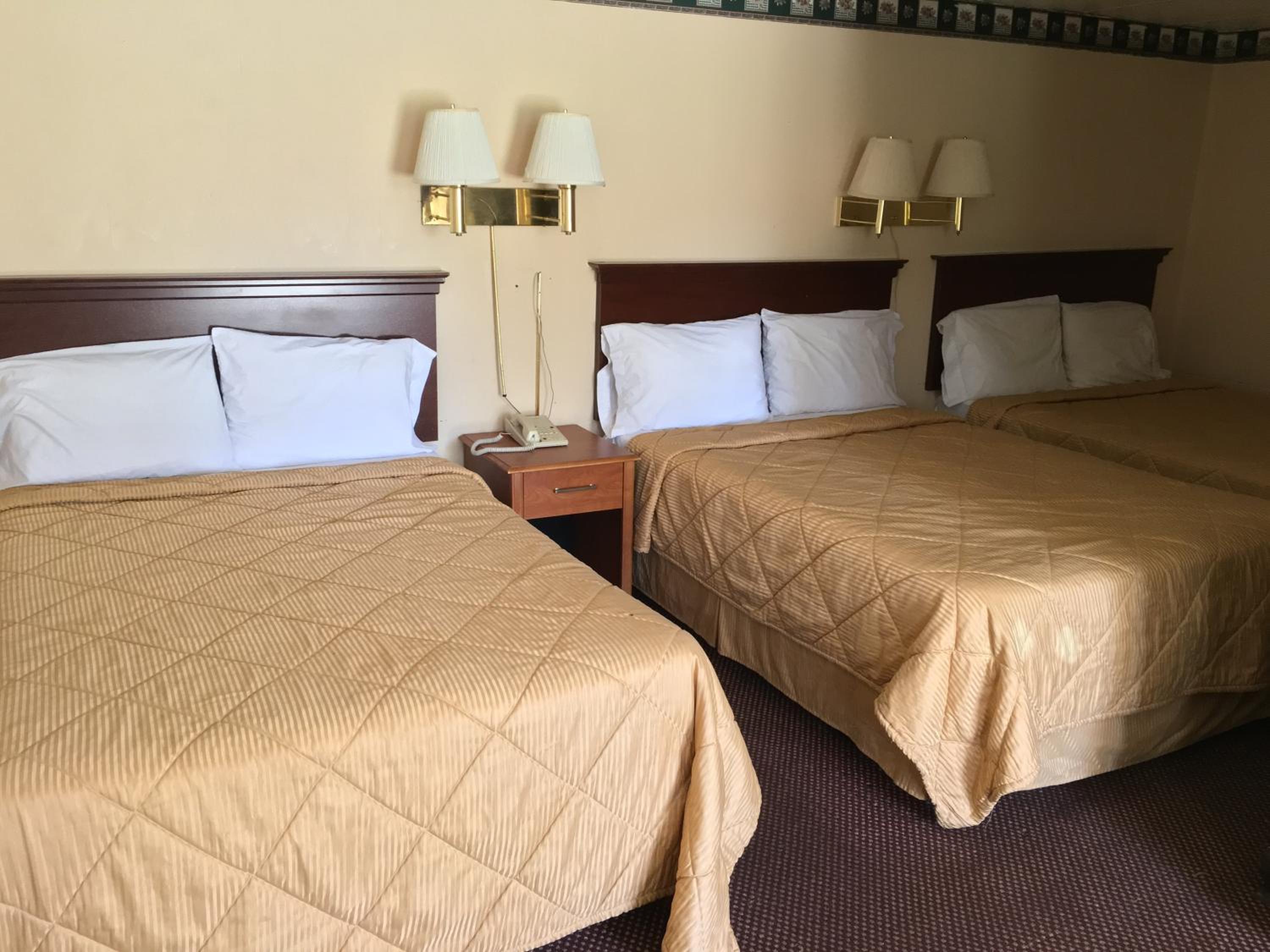 Double Room with Three Double Beds - Photo 8