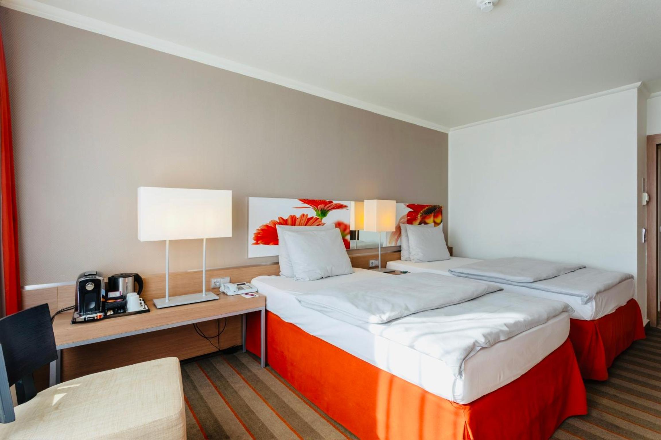 Twin Room with Balcony - Photo 1
