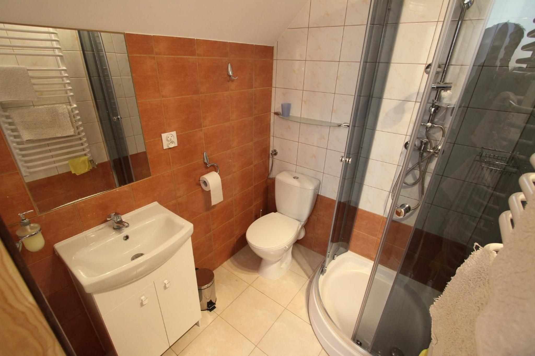 Quadruple Room with Shower - Photo 3