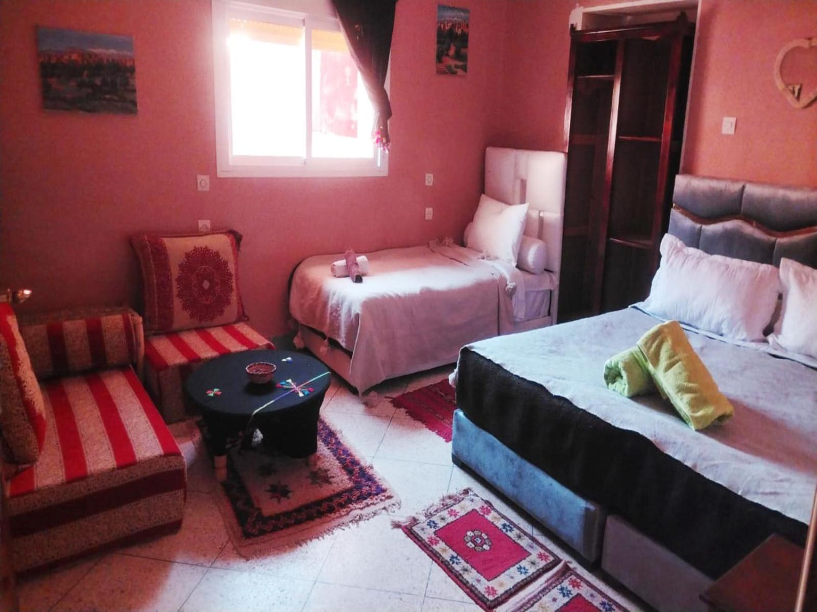 Family Room with Private Bathroom - Photo 3