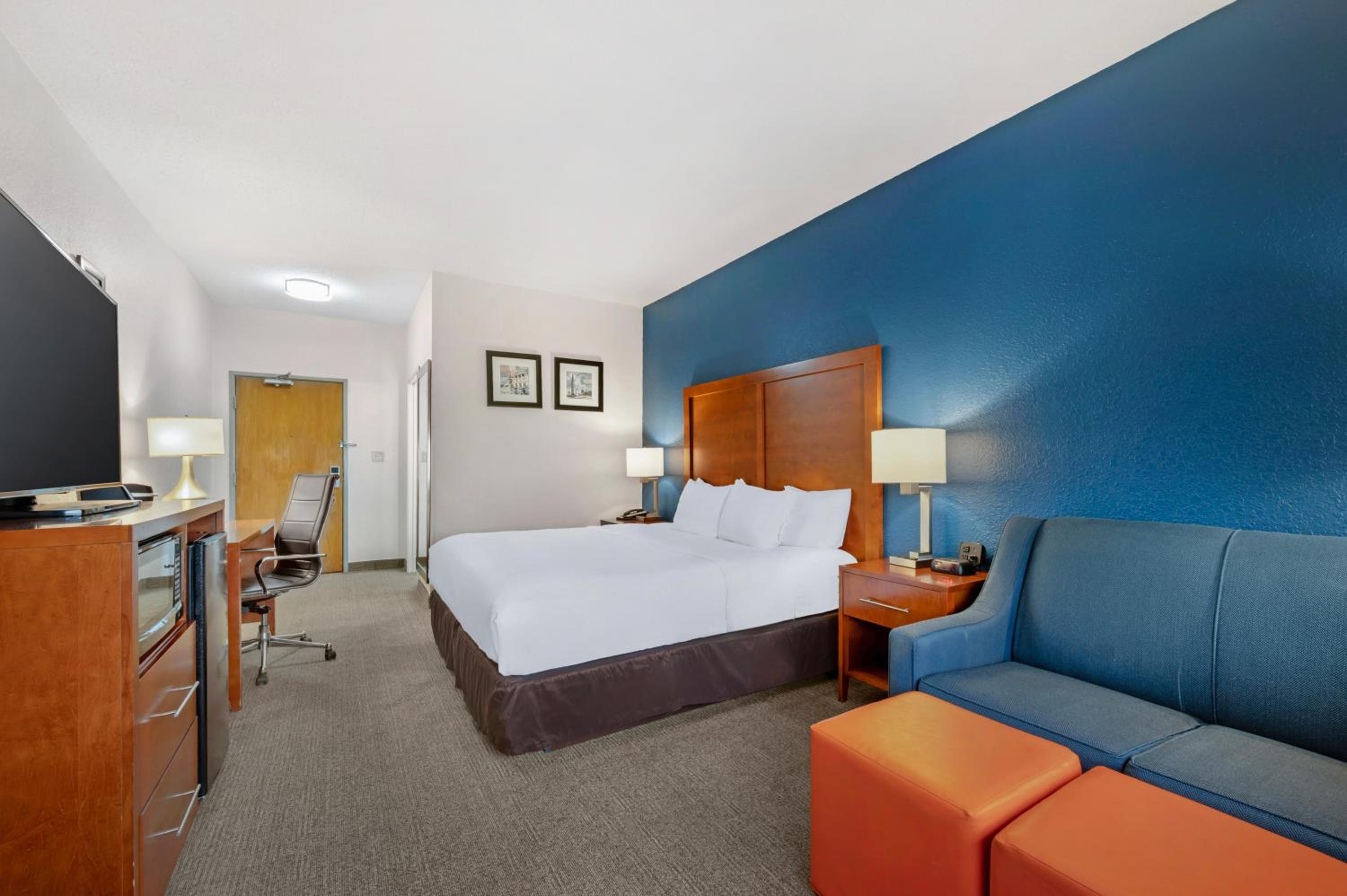 Standard King Room - Non Smoking - Photo 1