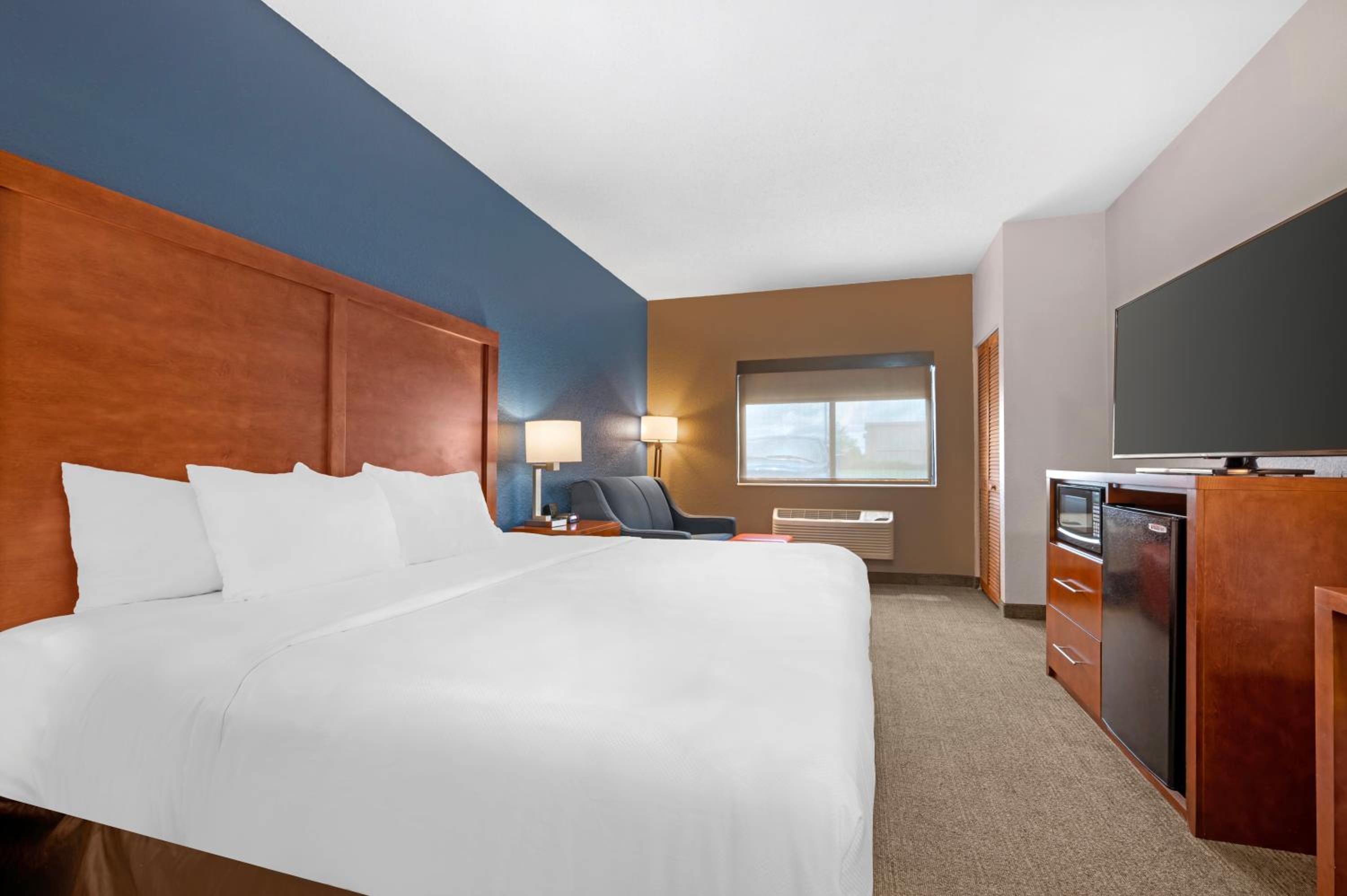 Standard King Room - Non Smoking - Photo 2