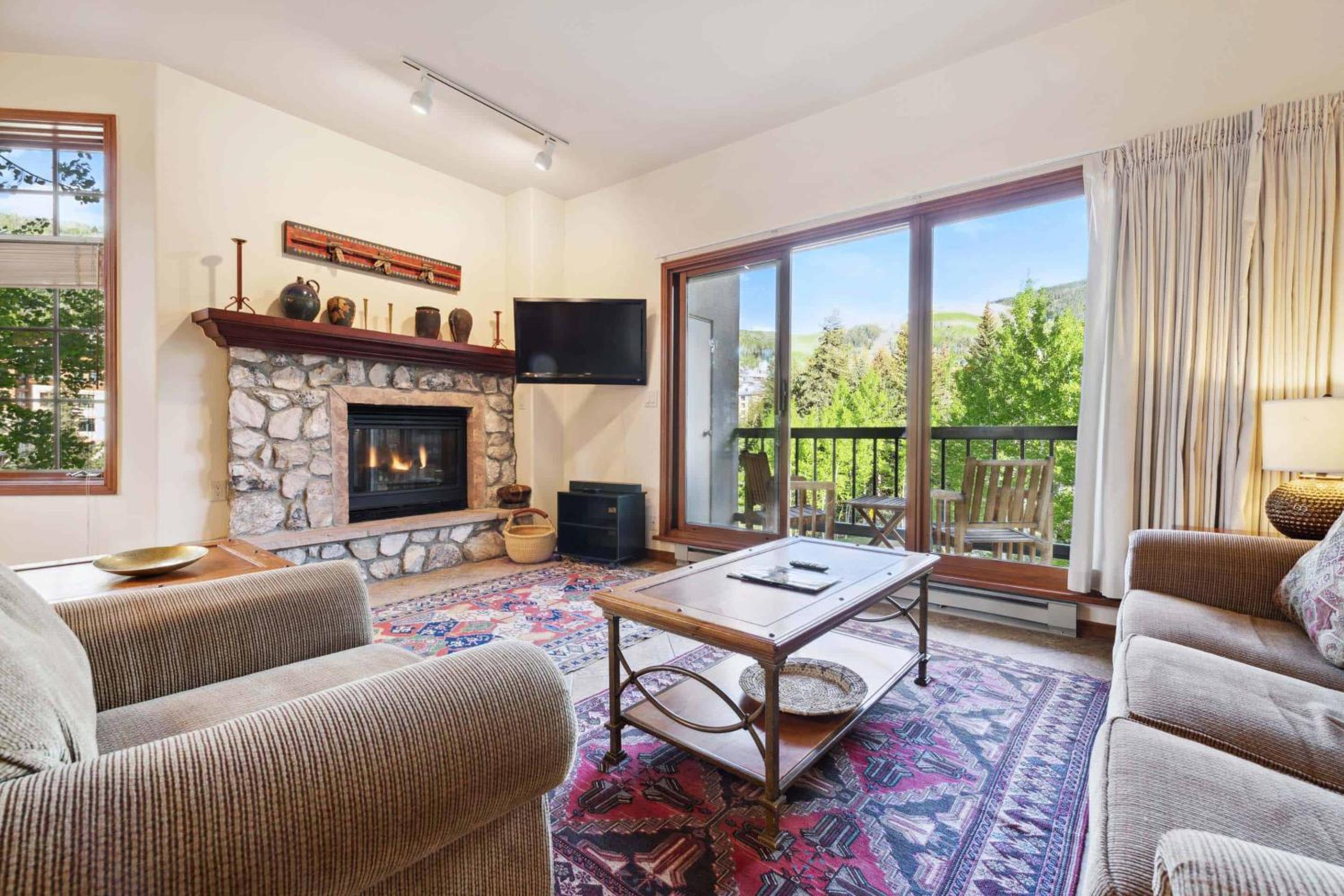 Two-Bedroom Apartment With Mountain View photo 1