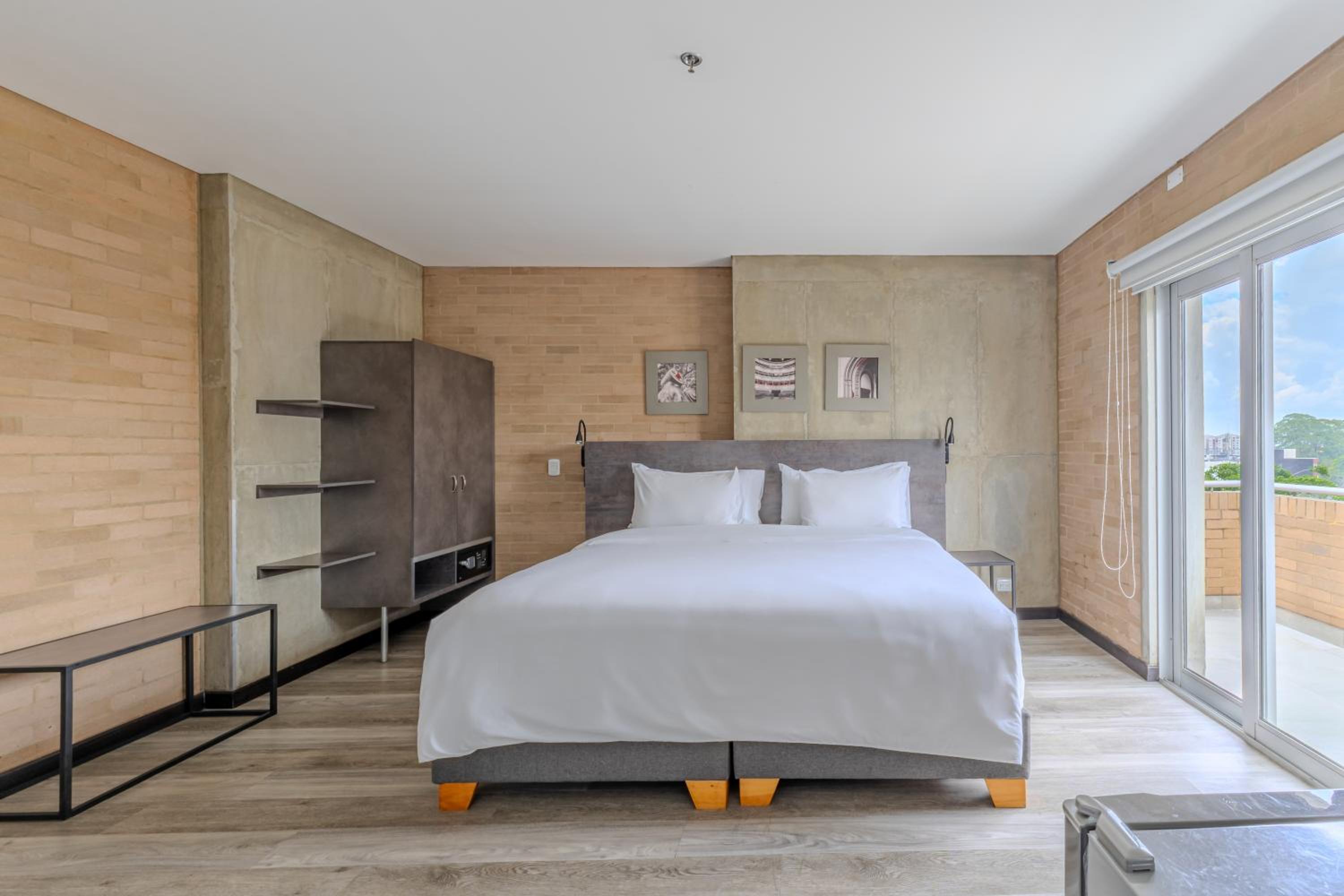 Deluxe Double Room with Balcony photo 1