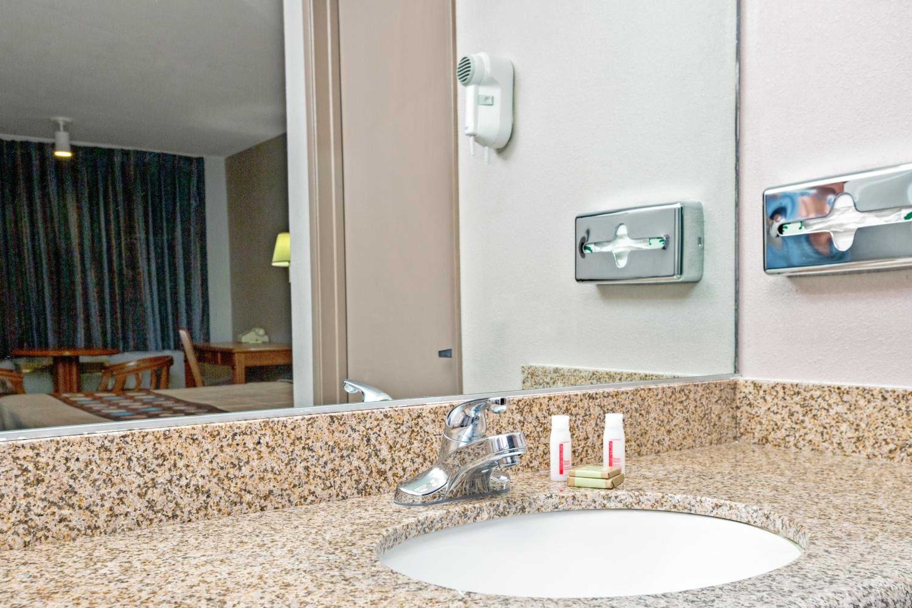King Room - Non-Smoking - Photo 5