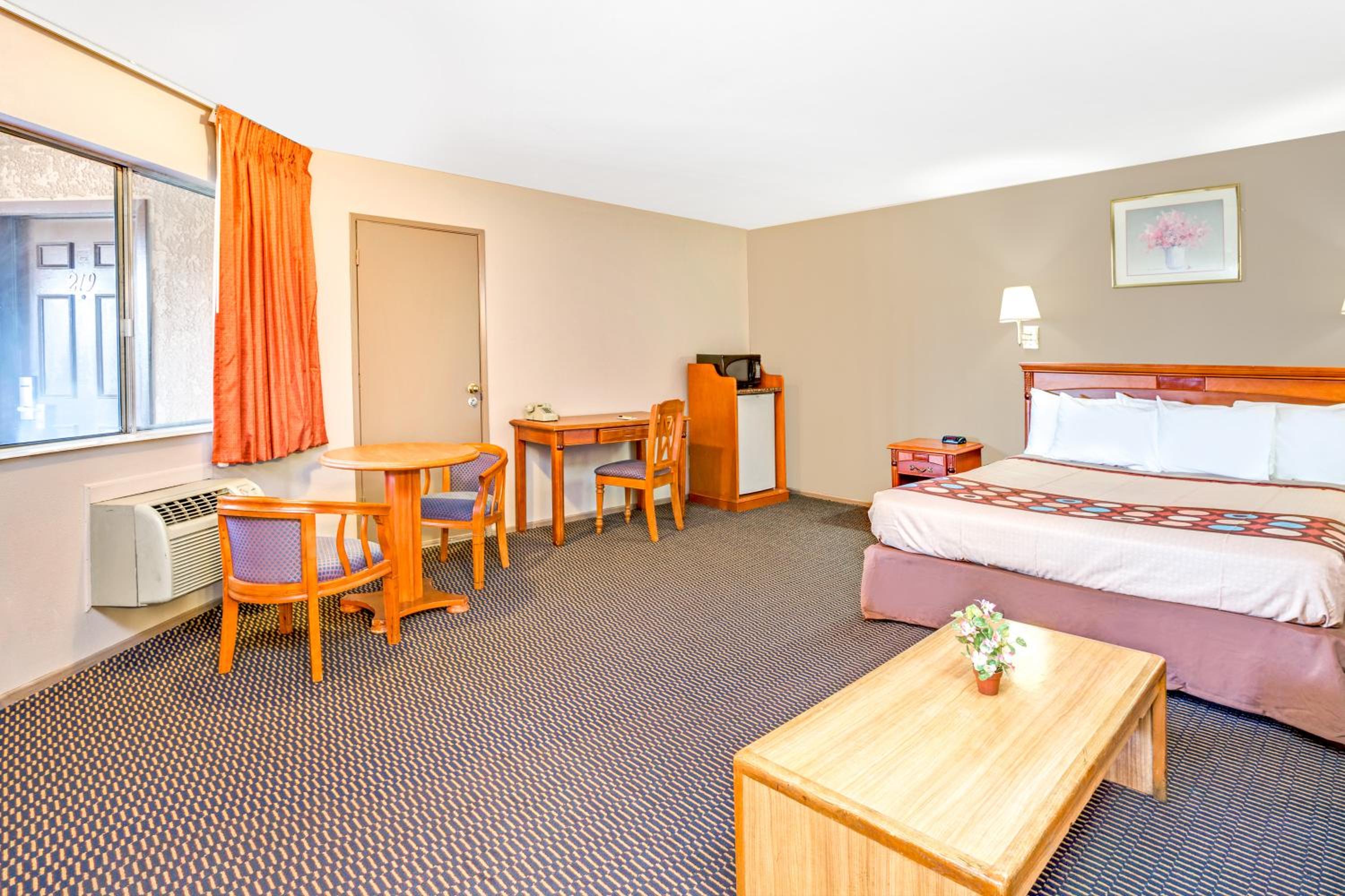 Deluxe King Studio Suite - Non-Smoking - Photo 1