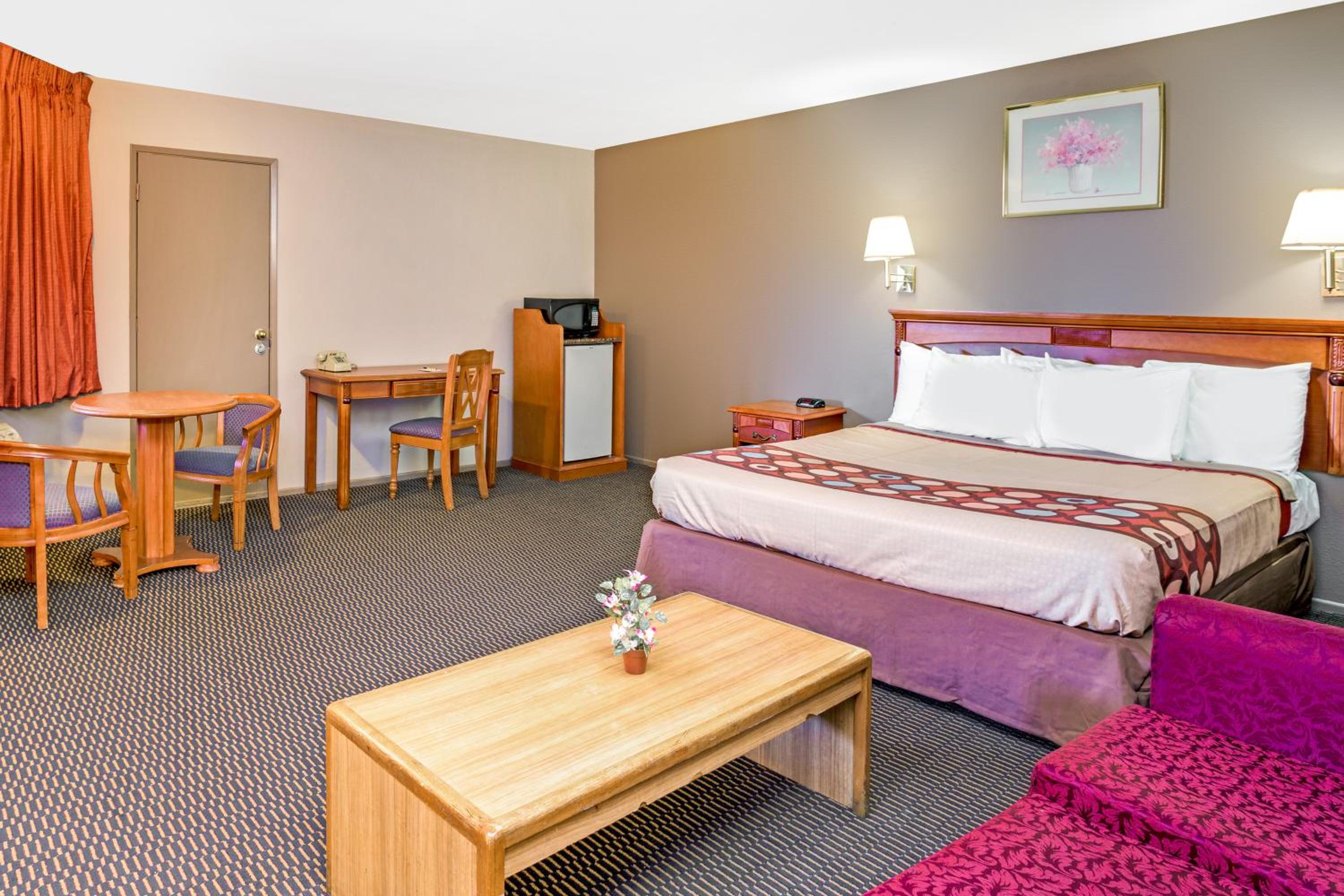 Deluxe King Studio Suite - Non-Smoking - Photo 4